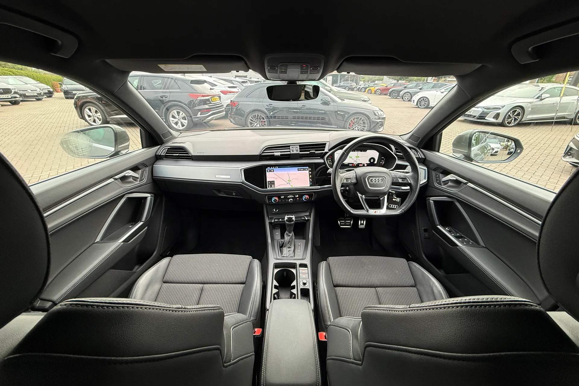 Audi Q3 thumbnail image number 3