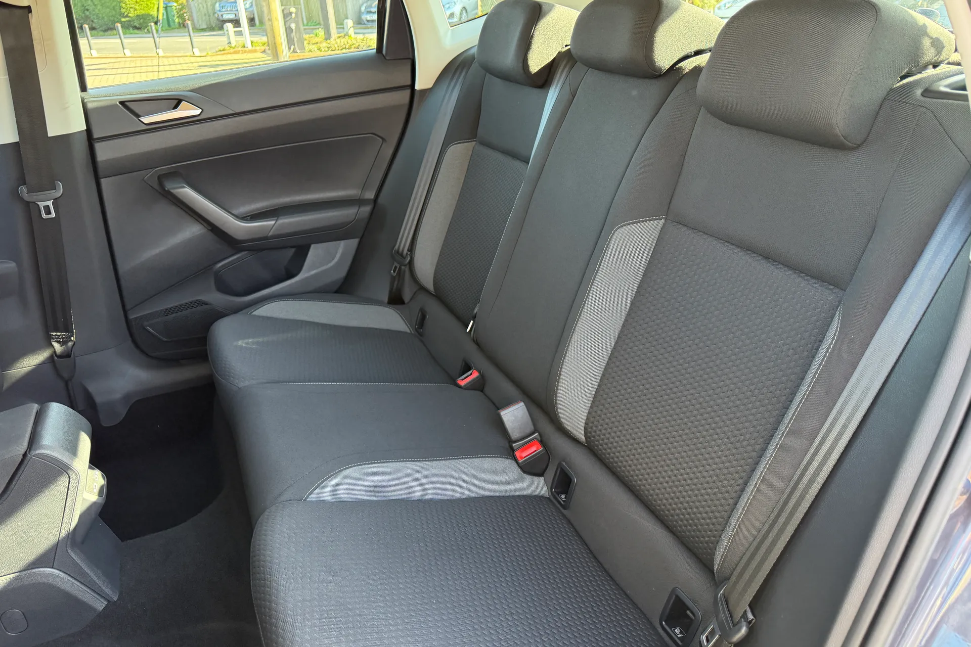 VOLKSWAGEN POLO thumbnail image number 32