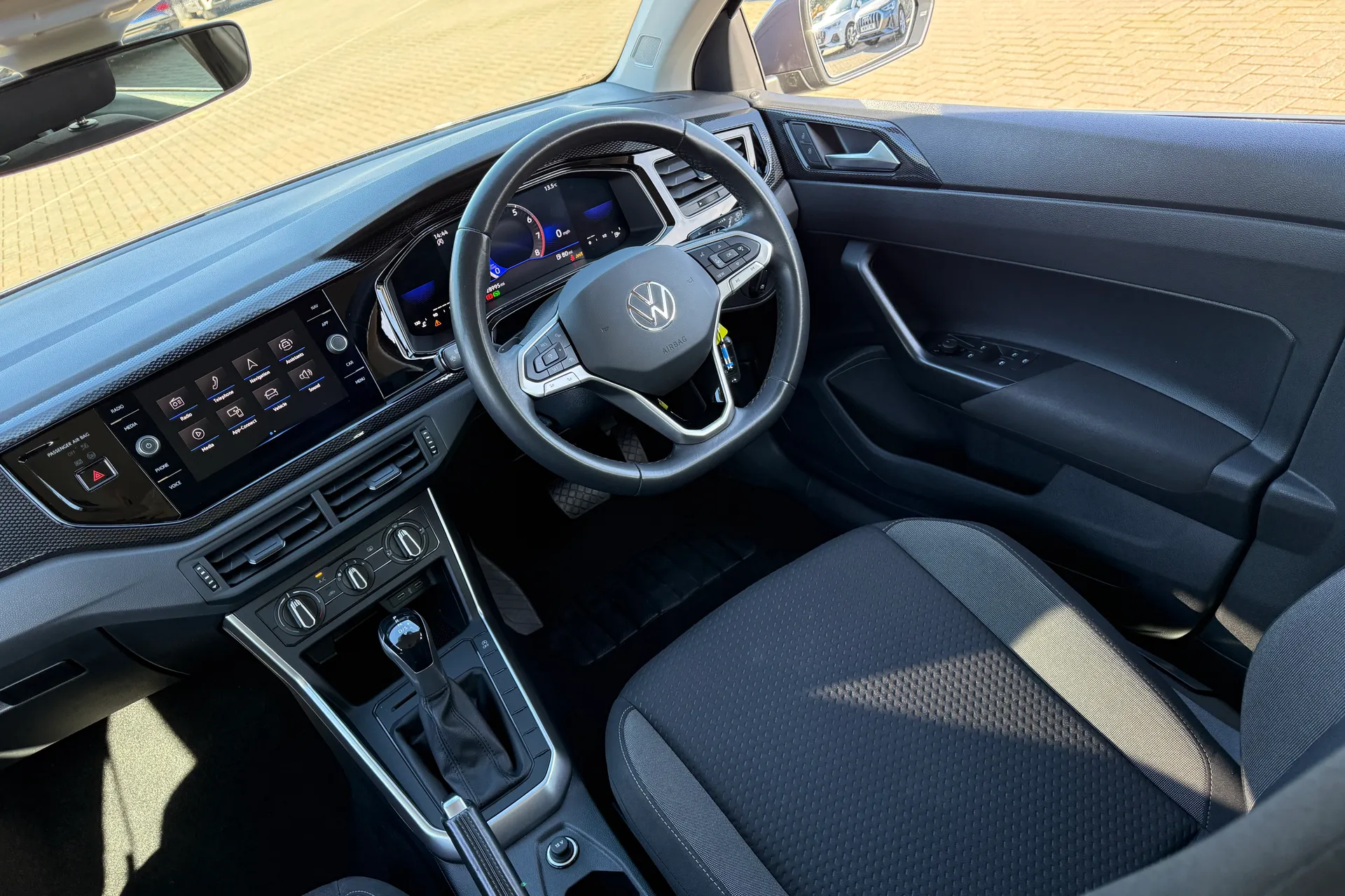 VOLKSWAGEN POLO thumbnail image number 31