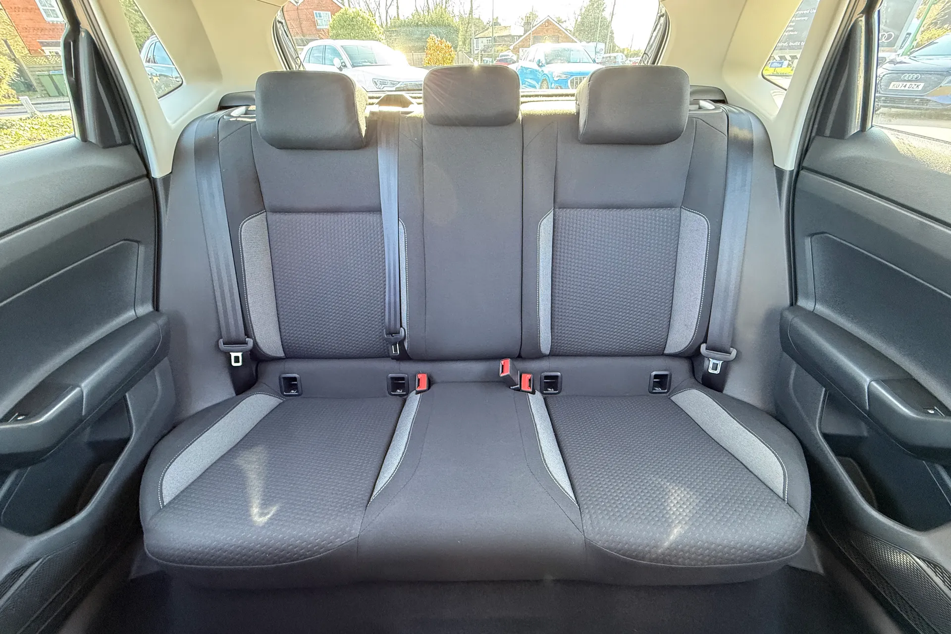 VOLKSWAGEN POLO thumbnail image number 28