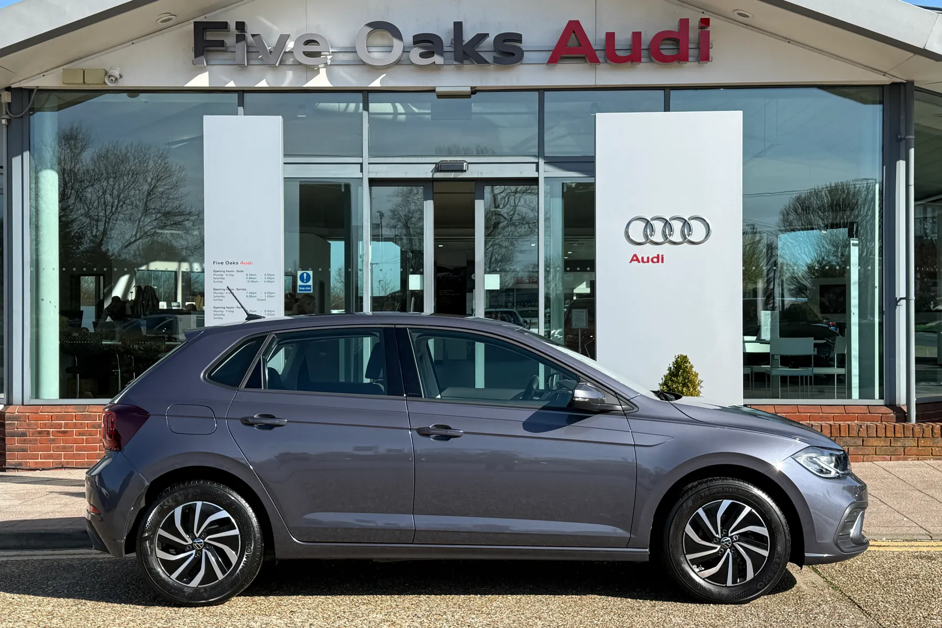 VOLKSWAGEN POLO thumbnail image number 2