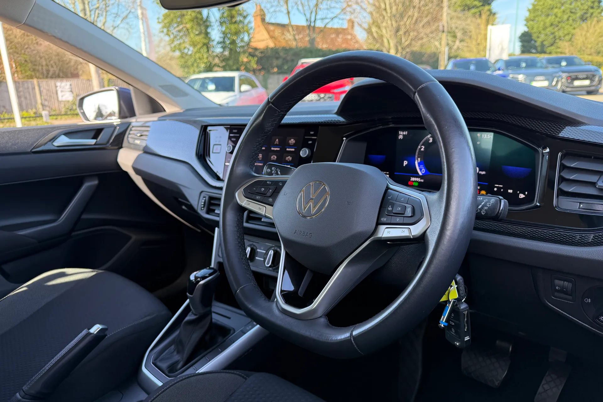 VOLKSWAGEN POLO thumbnail image number 19