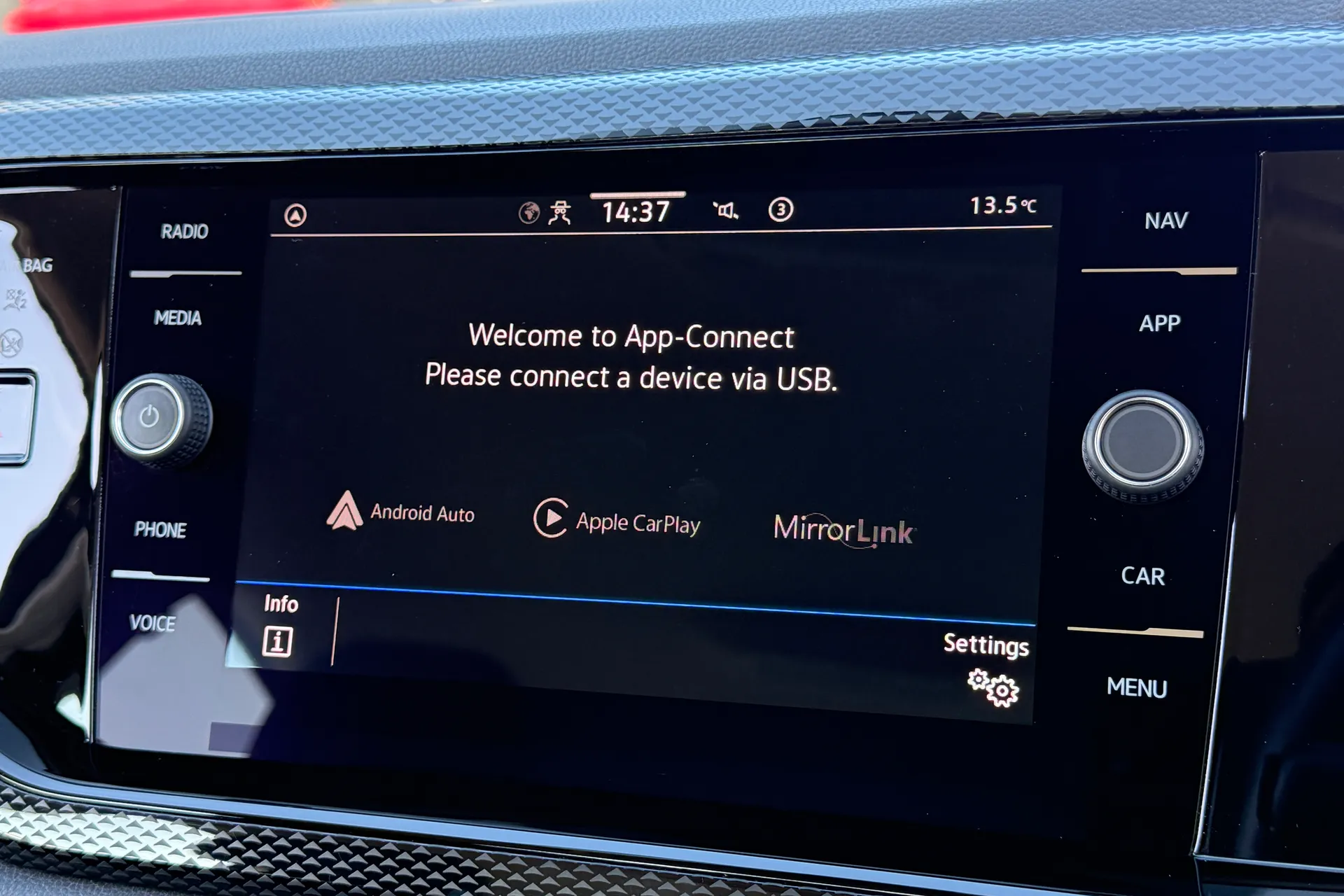 VOLKSWAGEN POLO thumbnail image number 7