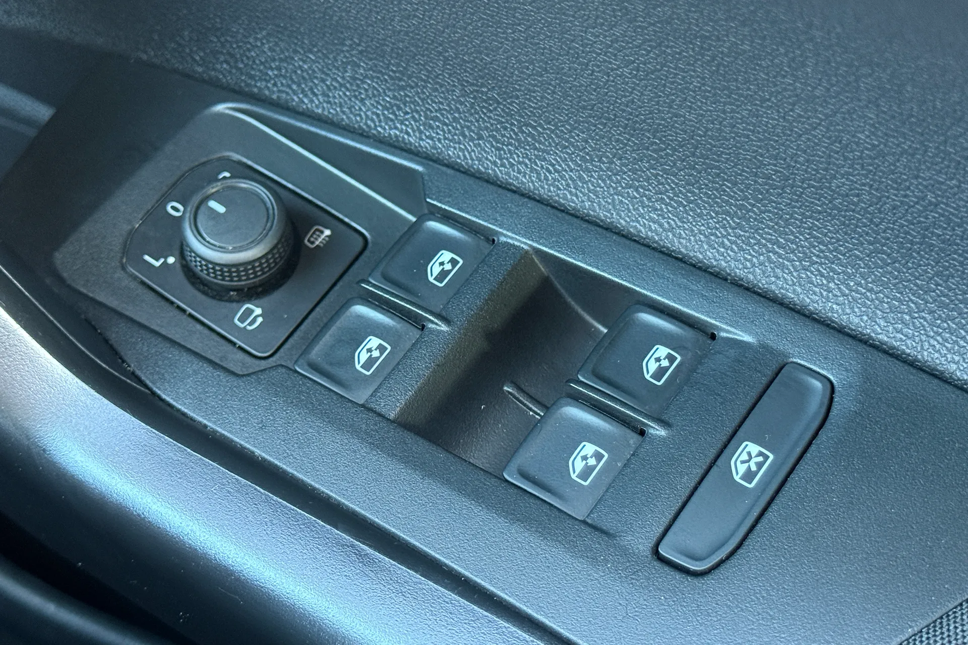 VOLKSWAGEN POLO thumbnail image number 11