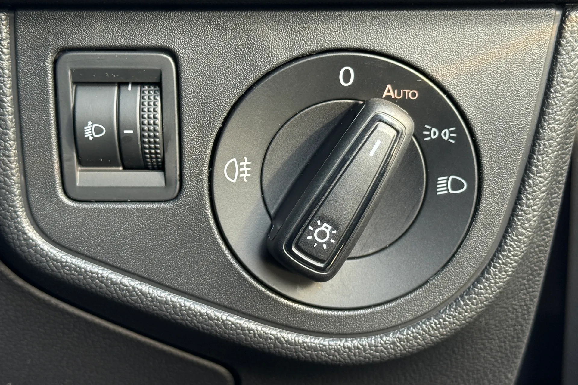 VOLKSWAGEN POLO thumbnail image number 15