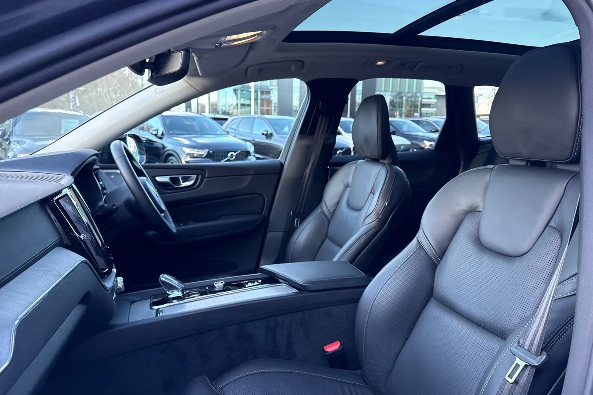 Volvo XC60 thumbnail image number 28