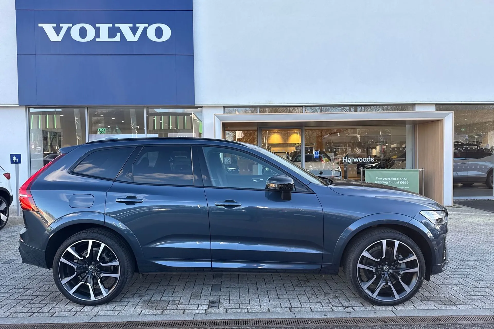 Volvo XC60 thumbnail image number 2