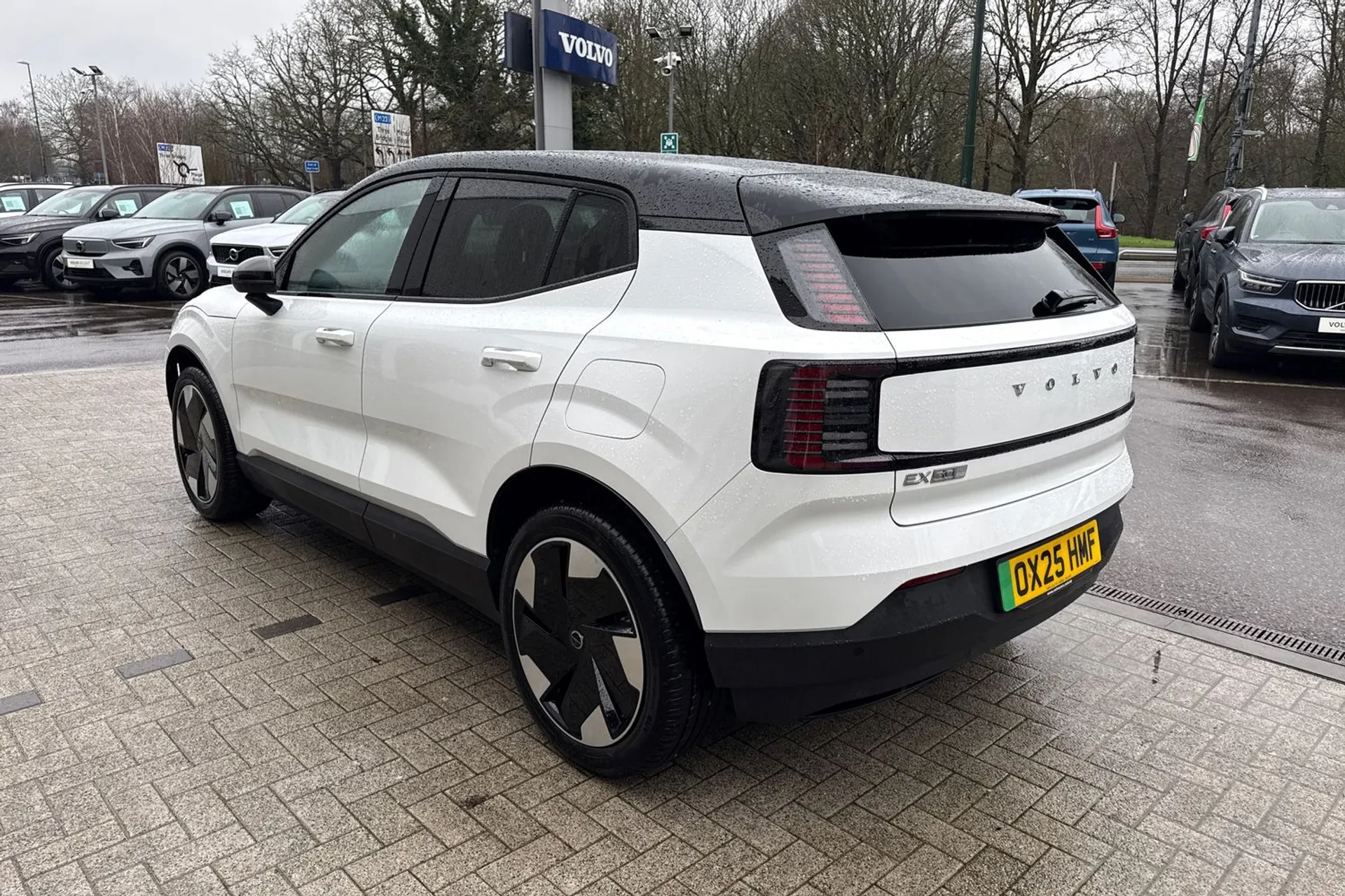 Volvo EX30 thumbnail image number 10