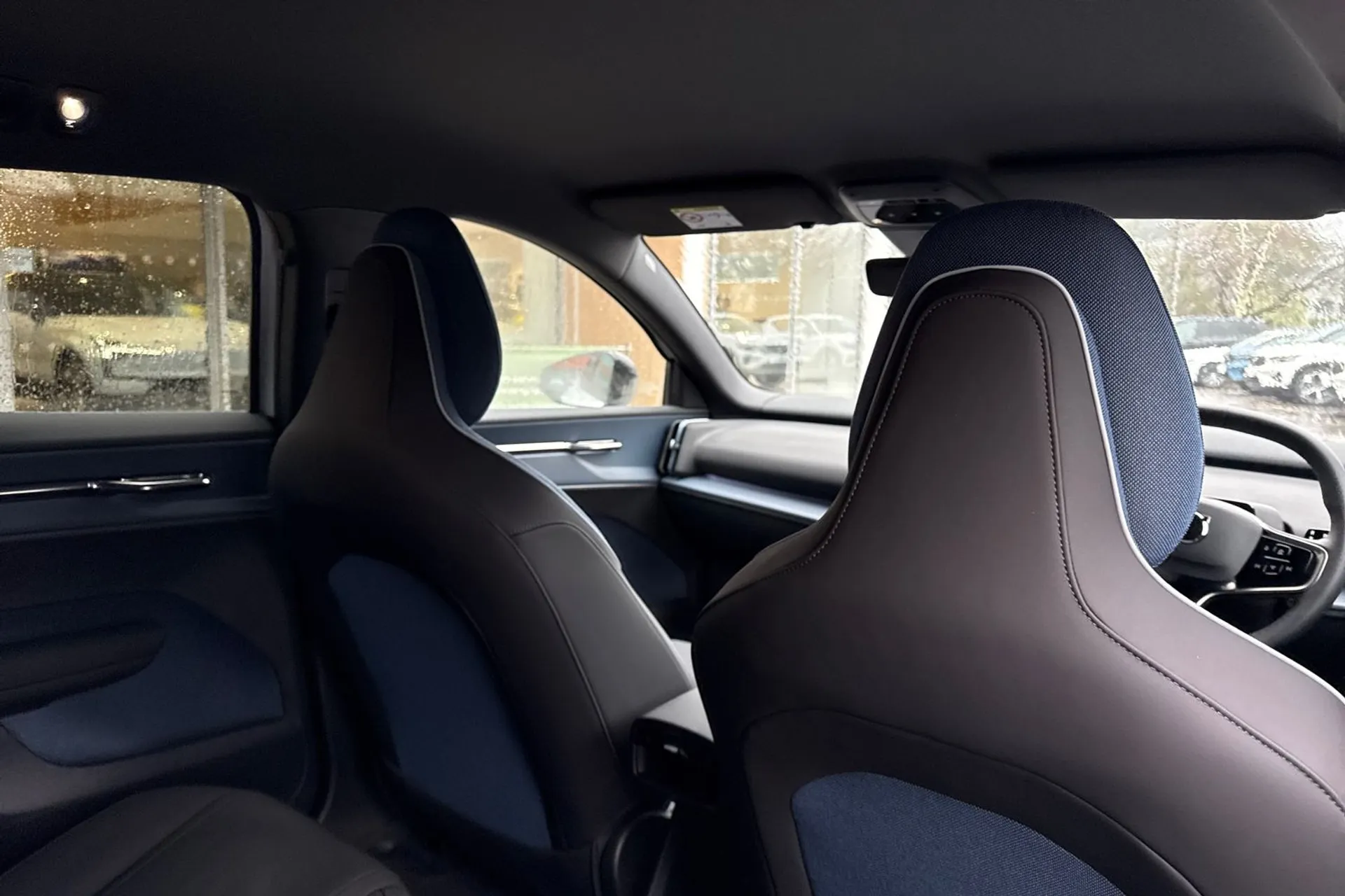 Volvo EX30 thumbnail image number 24