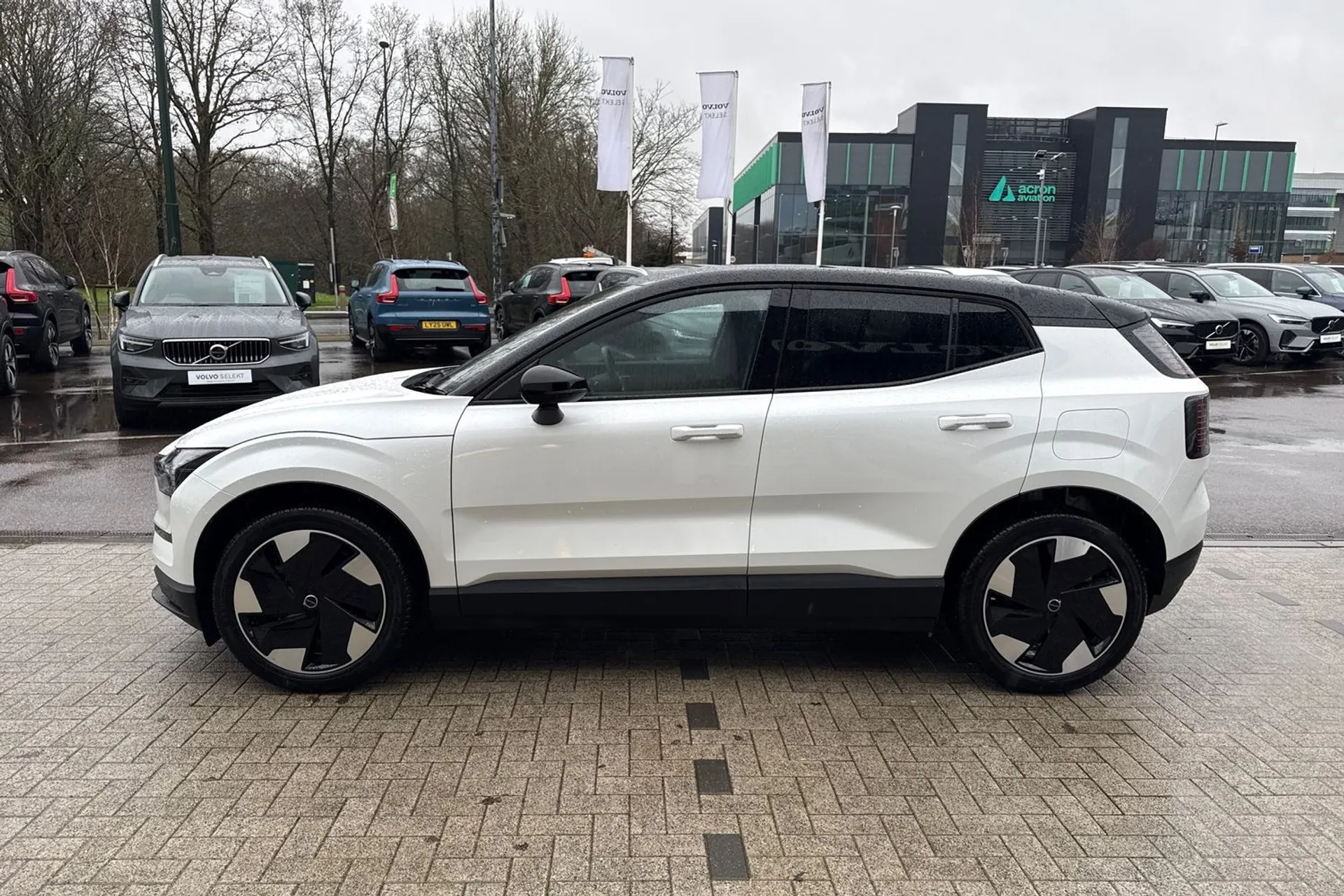 Volvo EX30 thumbnail image number 11