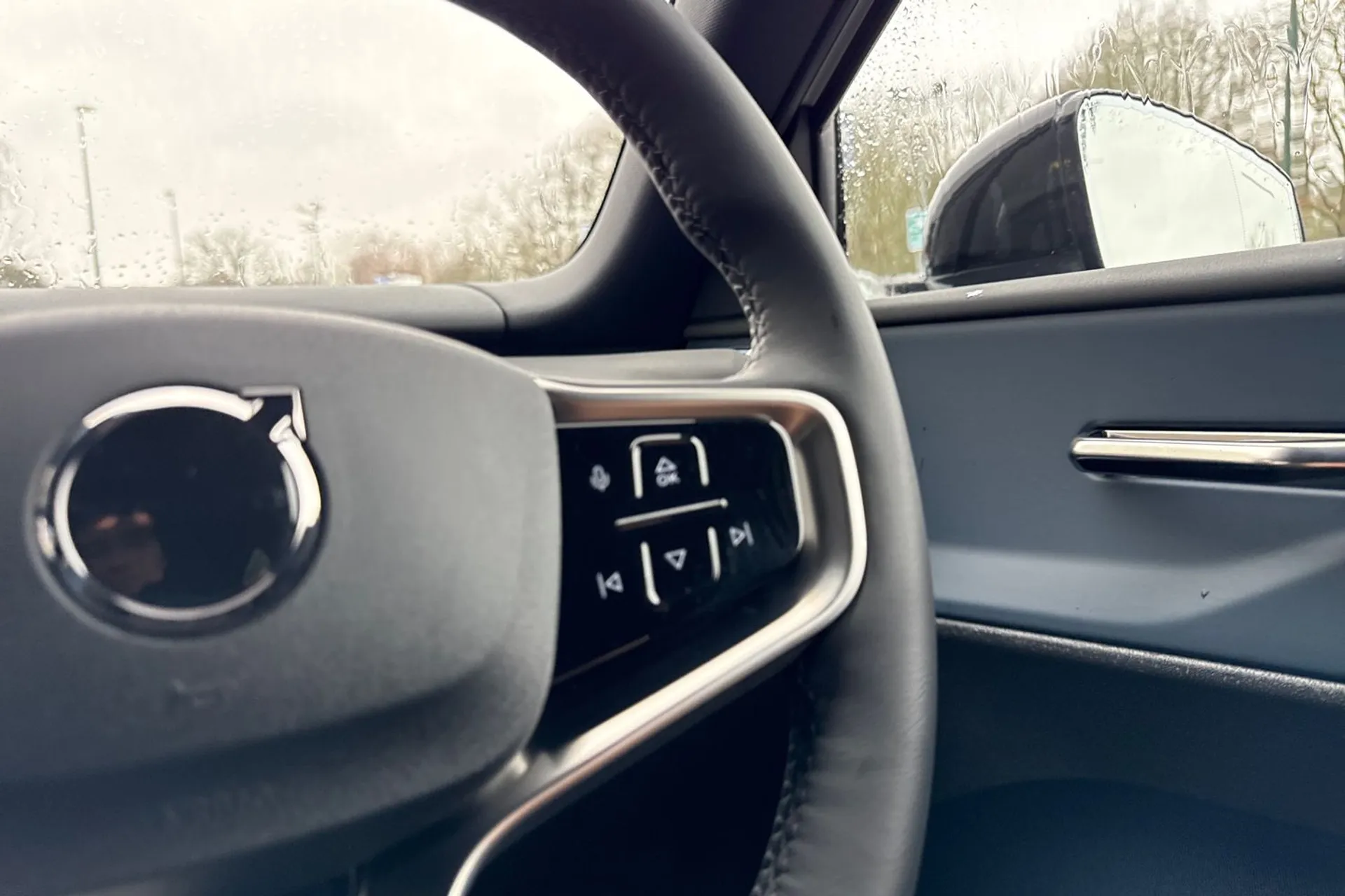 Volvo EX30 thumbnail image number 37