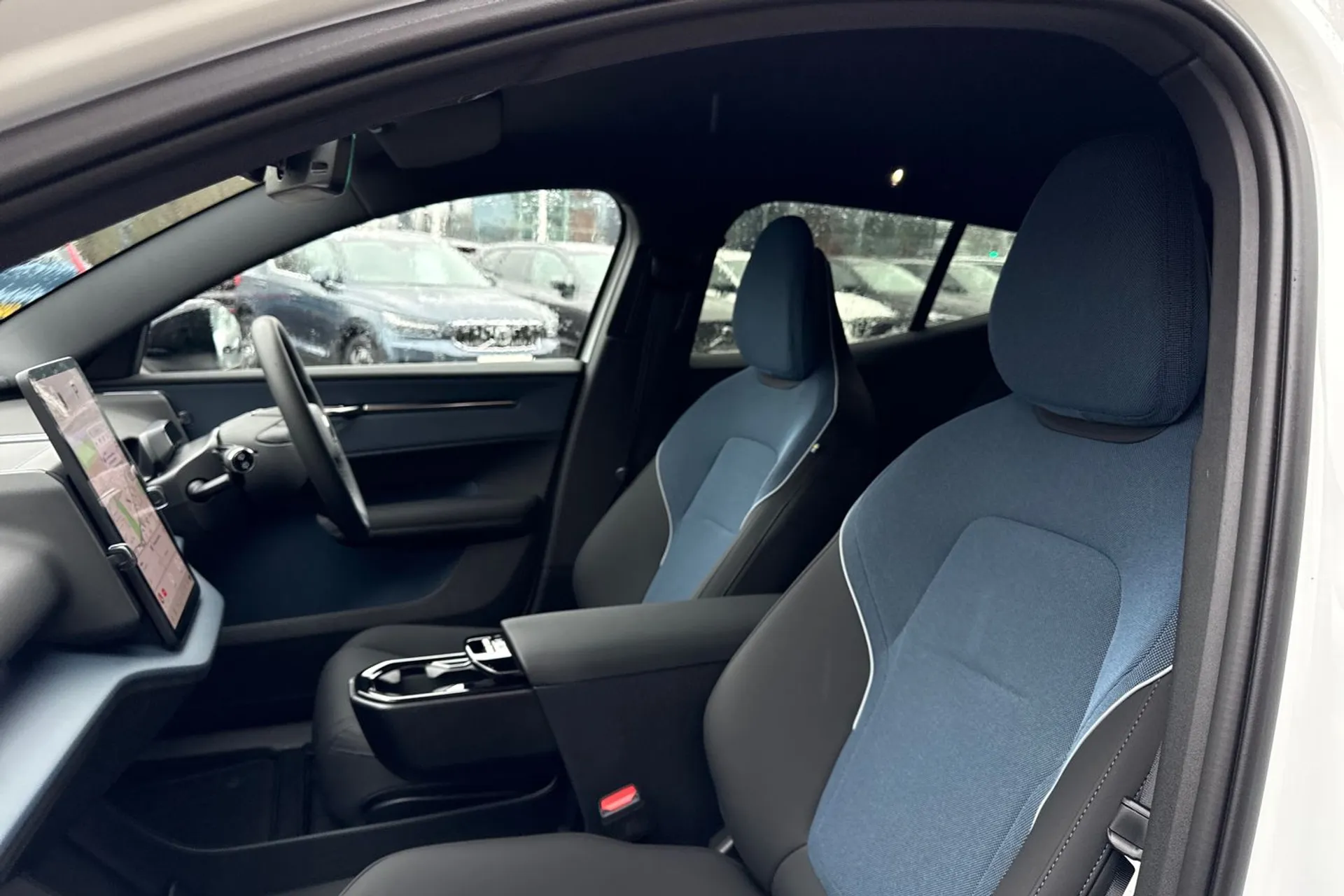 Volvo EX30 thumbnail image number 28