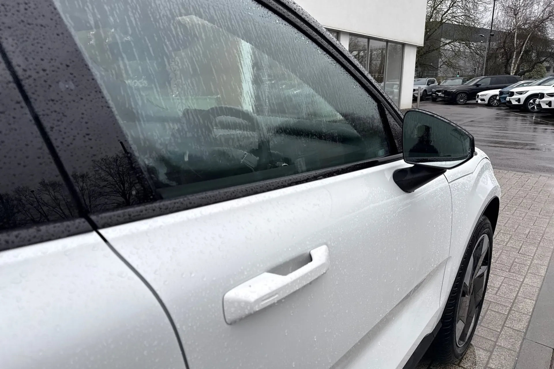 Volvo EX30 thumbnail image number 17