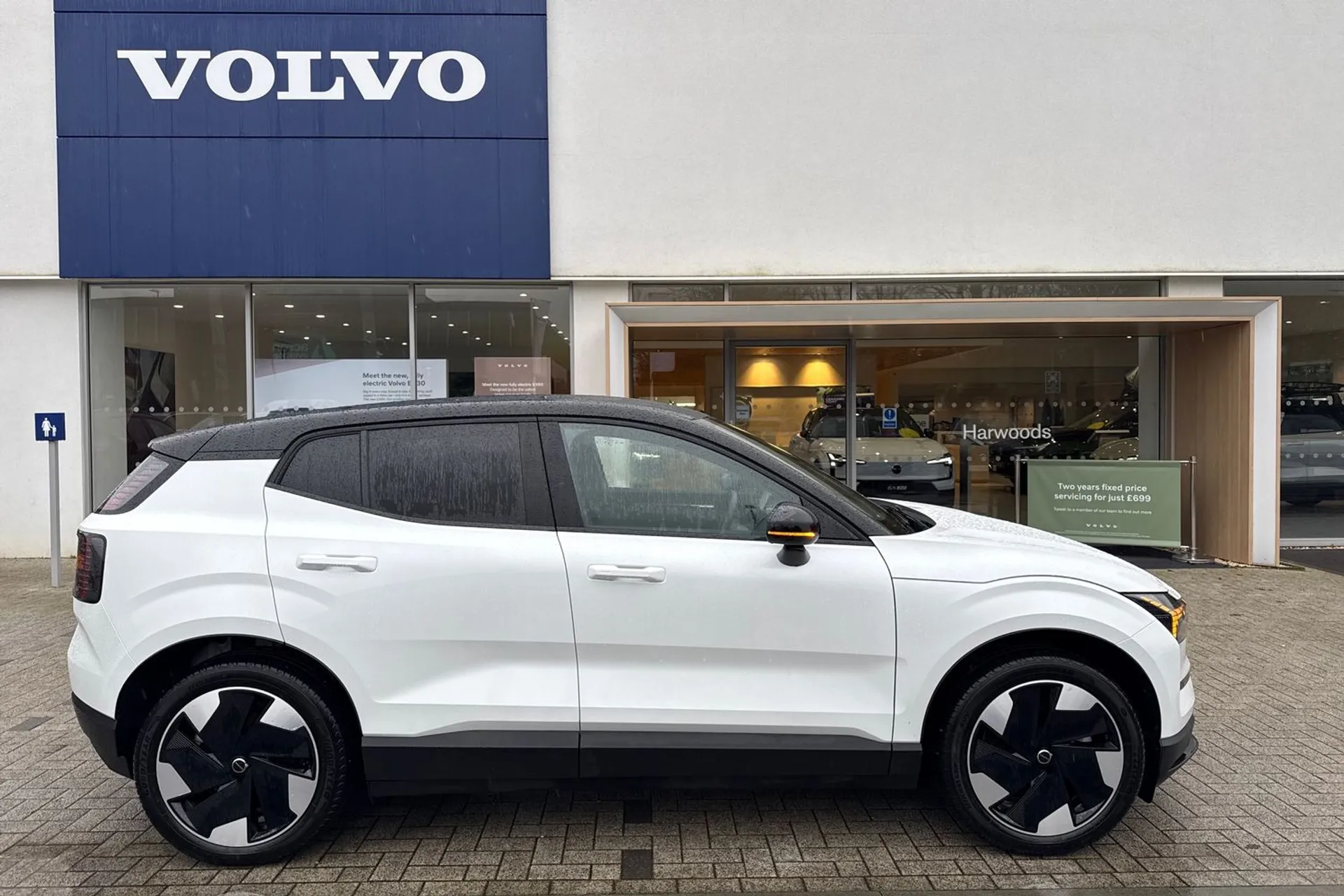 Volvo EX30 thumbnail image number 2