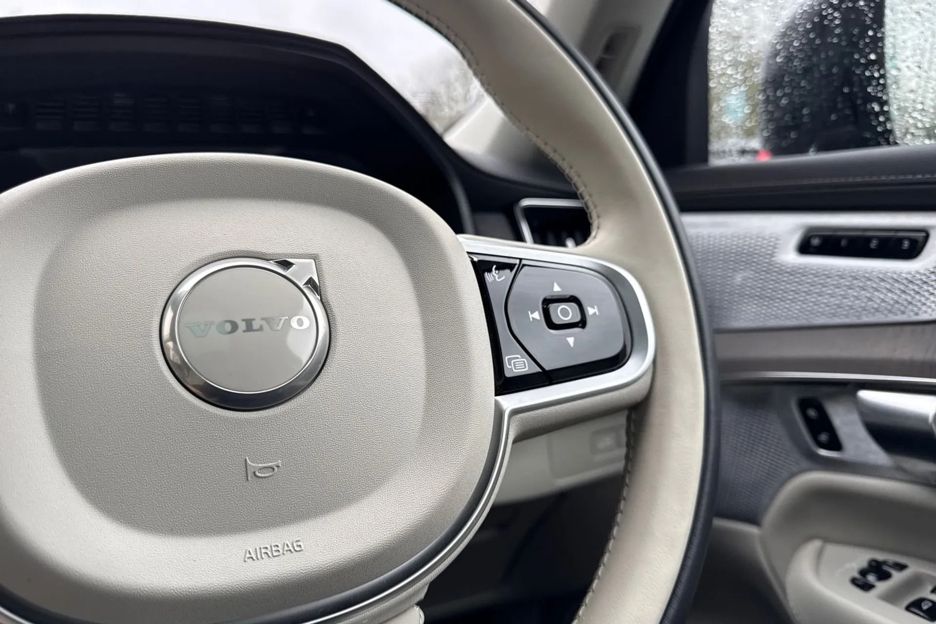 Volvo XC90 thumbnail image number 39