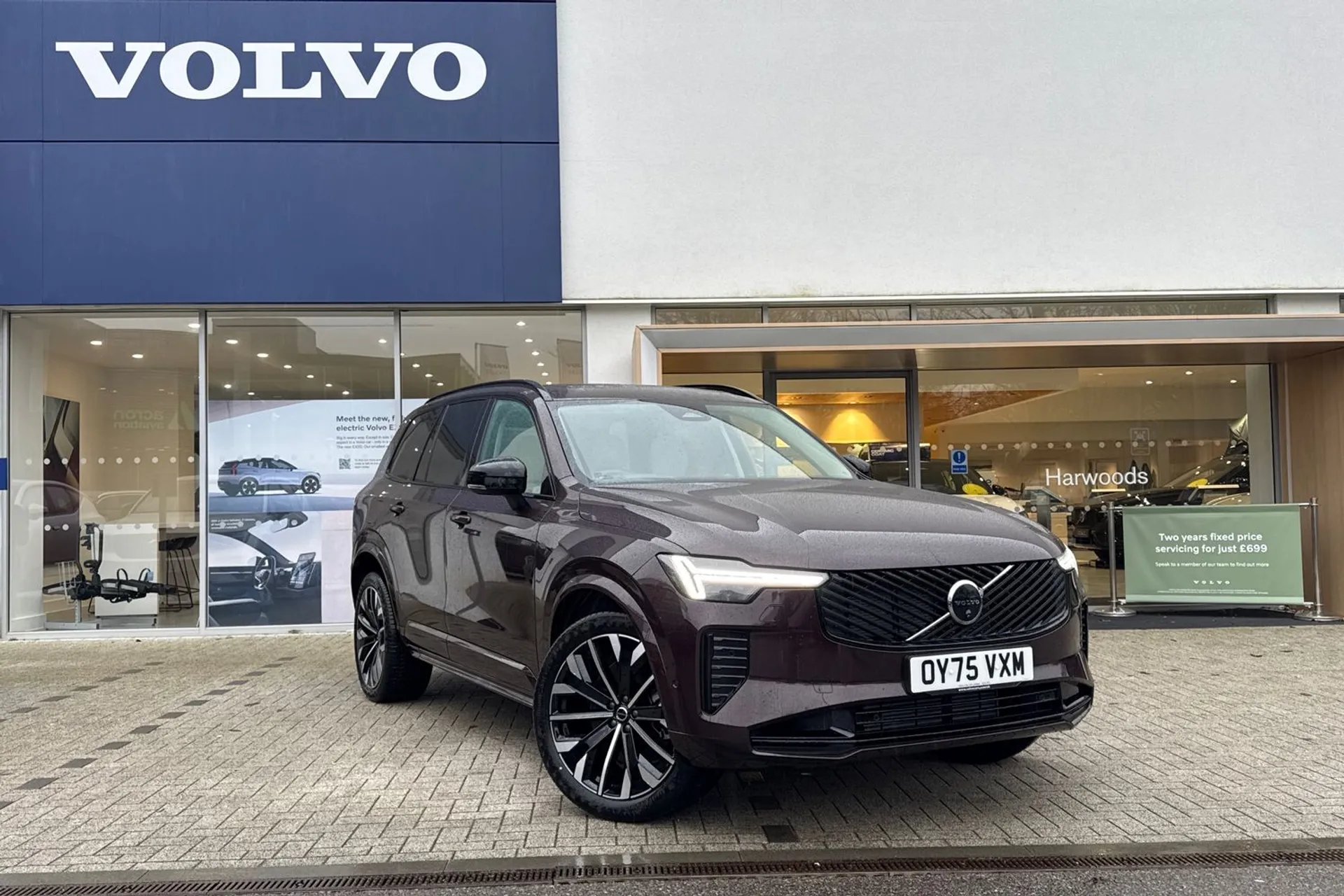 Volvo XC90 focused image