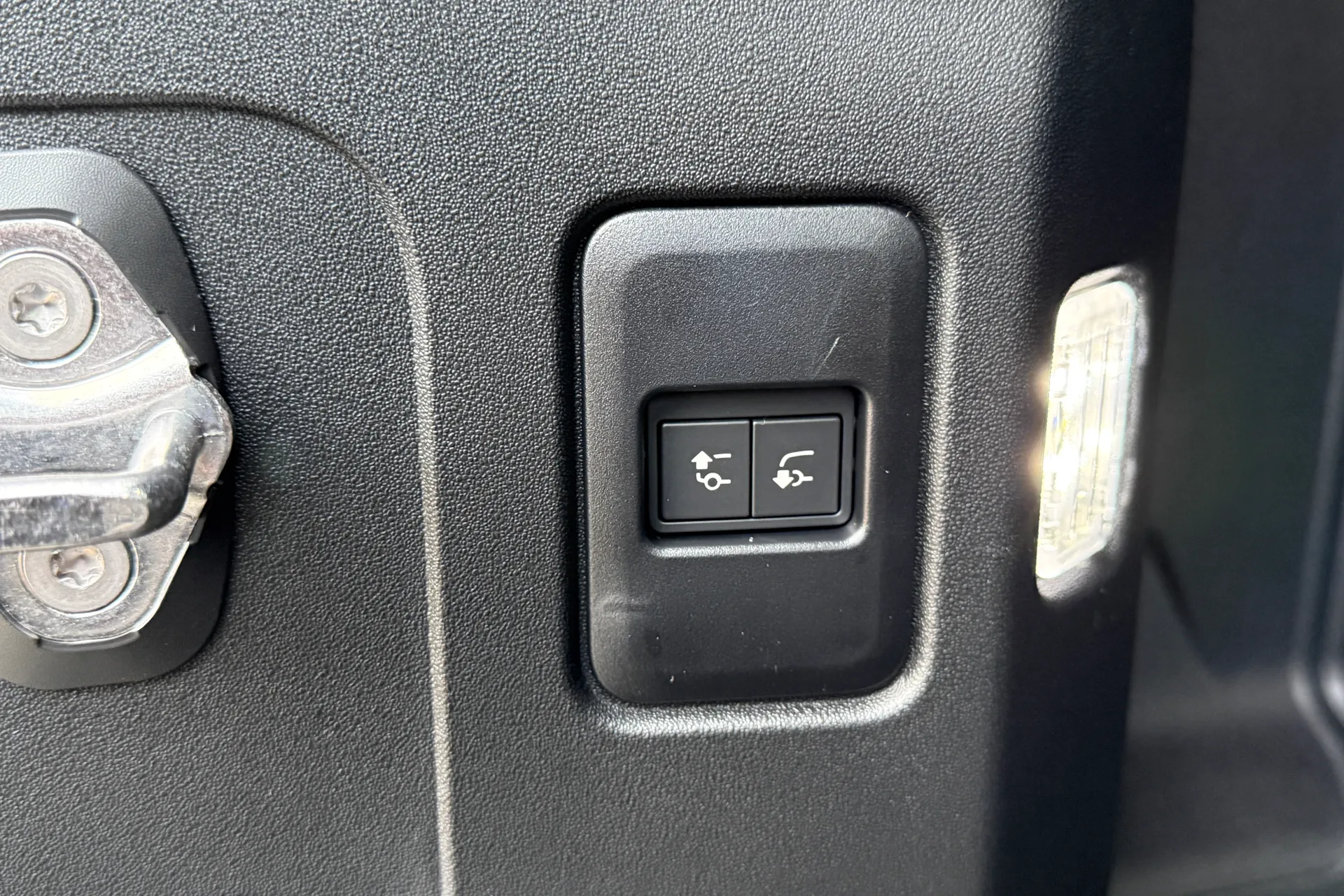 LAND ROVER Defender 110 thumbnail image number 43