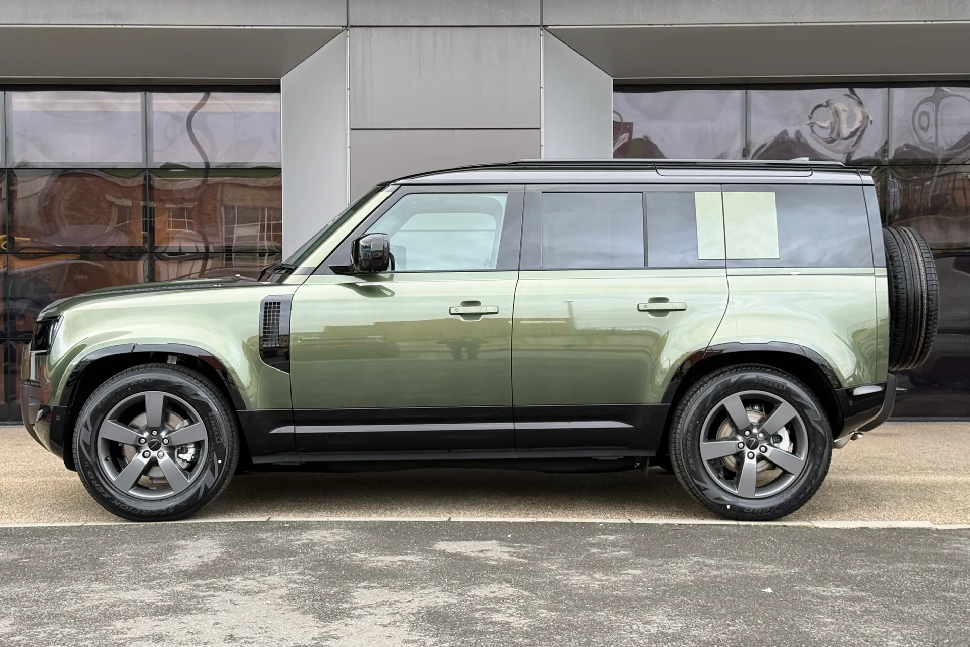 LAND ROVER Defender 110 thumbnail image number 6