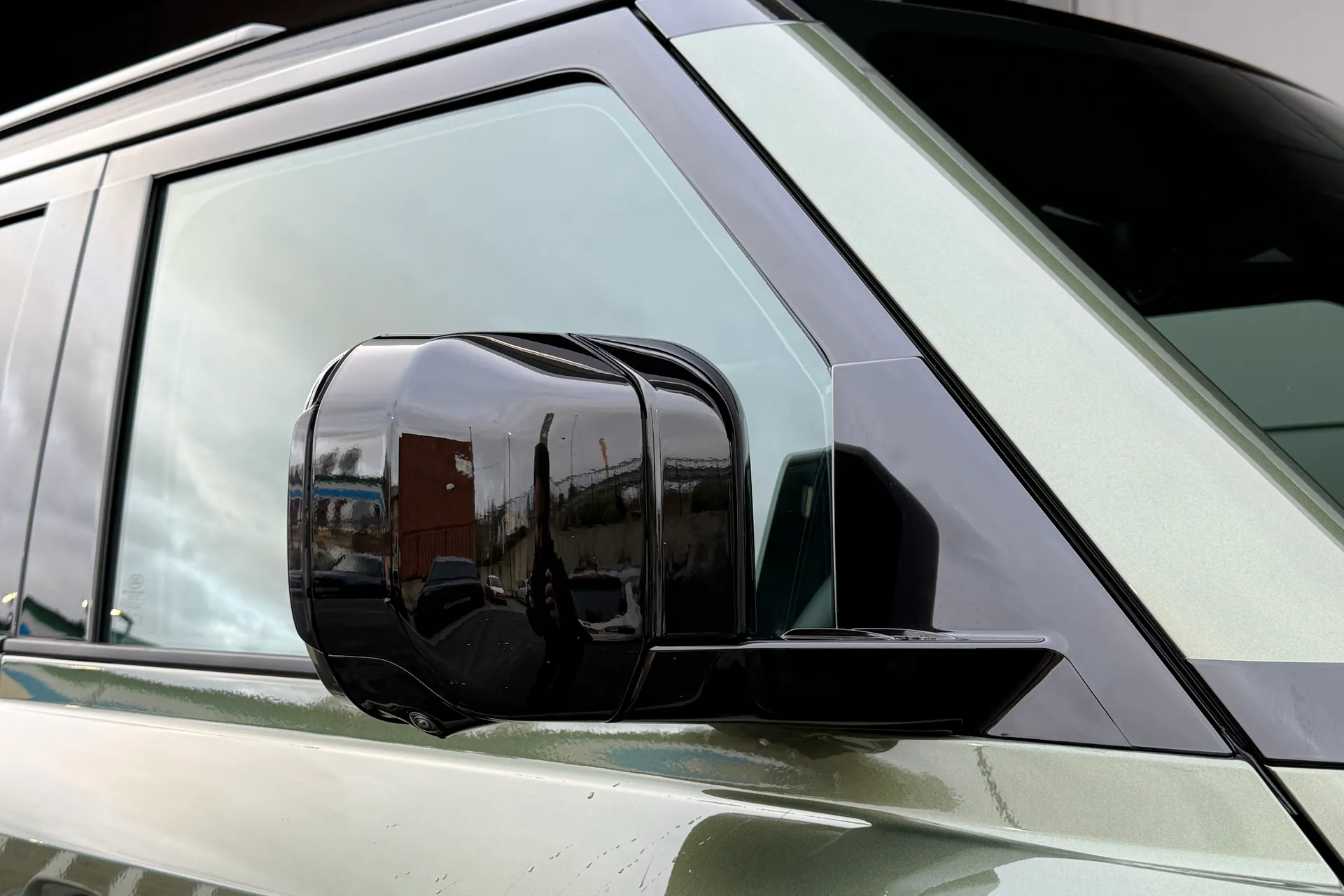 LAND ROVER Defender 110 thumbnail image number 33