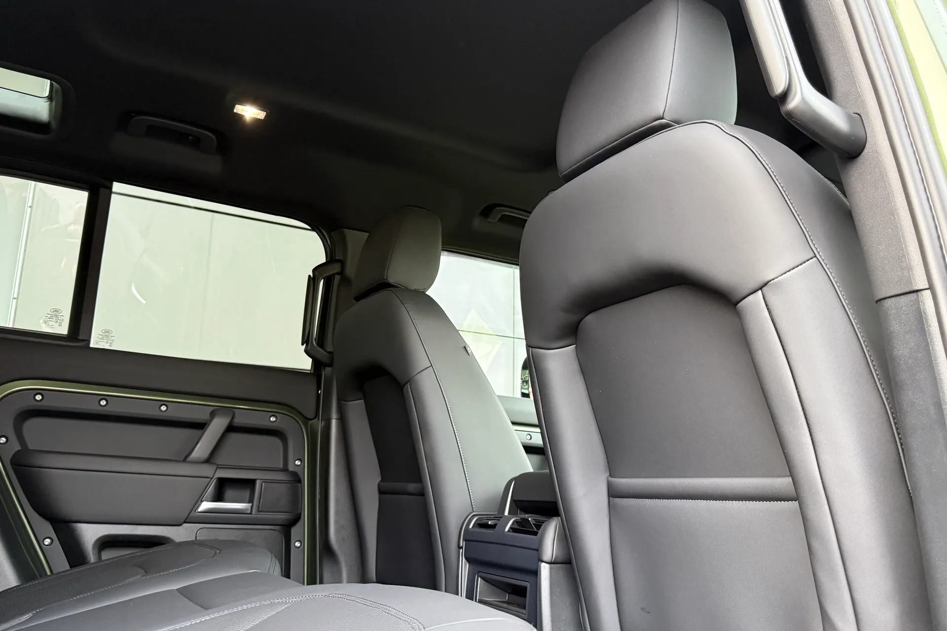 LAND ROVER Defender 110 thumbnail image number 35