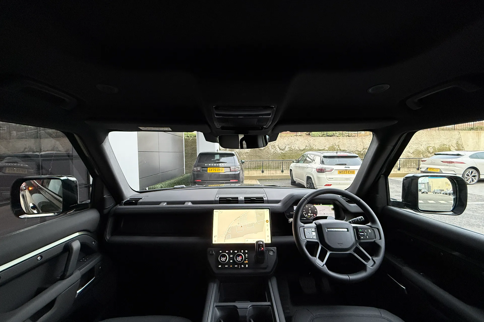 LAND ROVER Defender 110 thumbnail image number 3