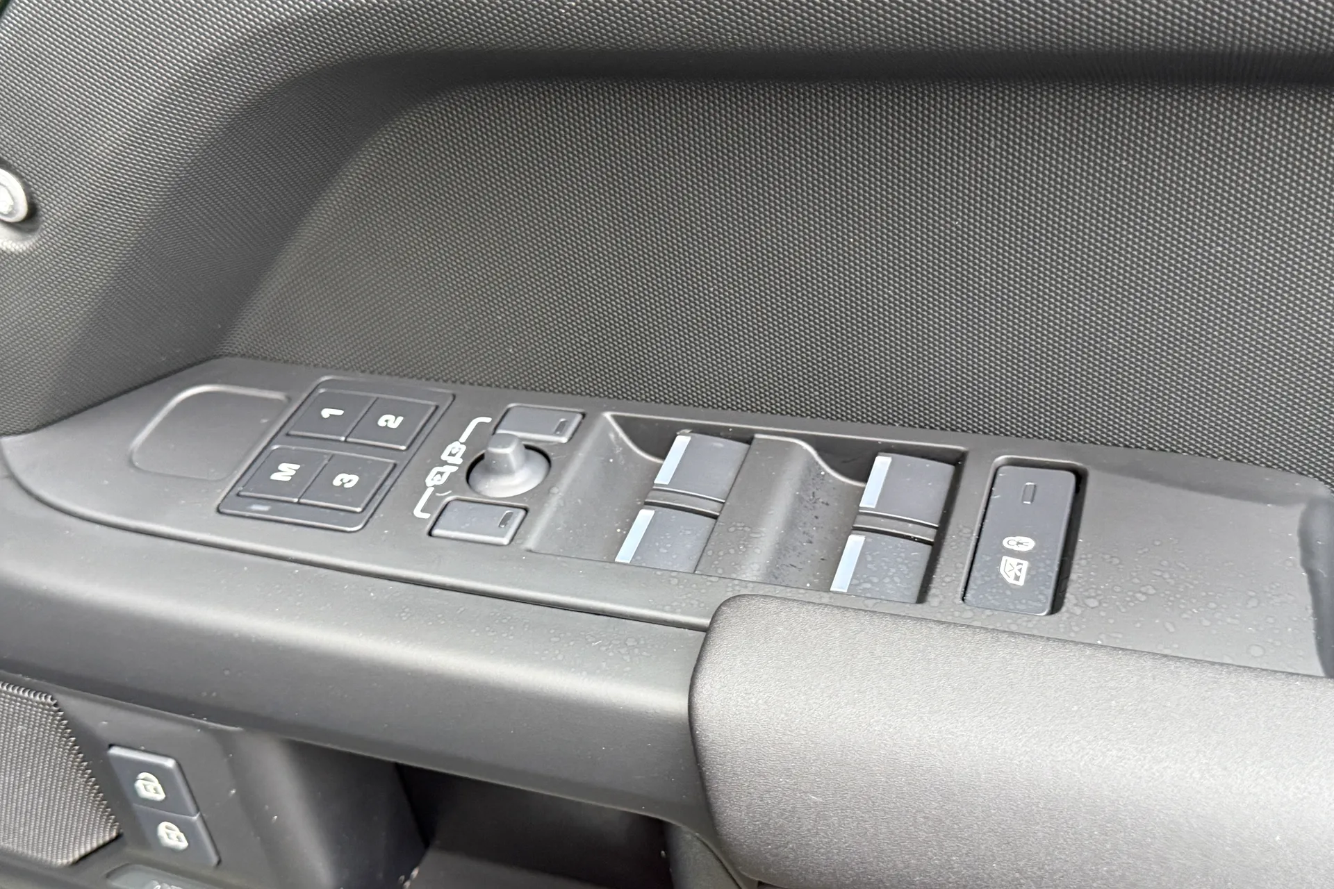 LAND ROVER Defender 110 thumbnail image number 19