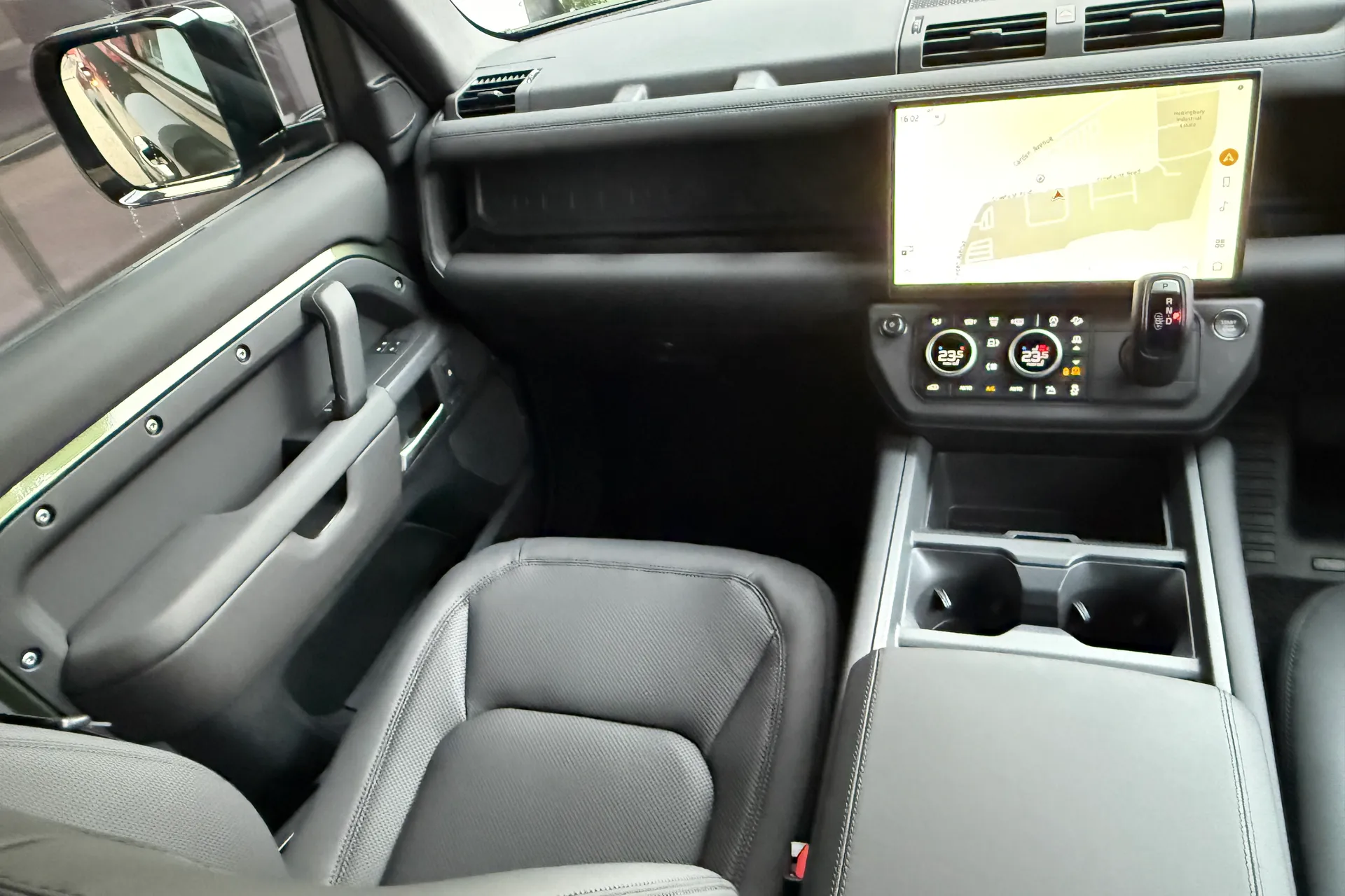 LAND ROVER Defender 110 thumbnail image number 44