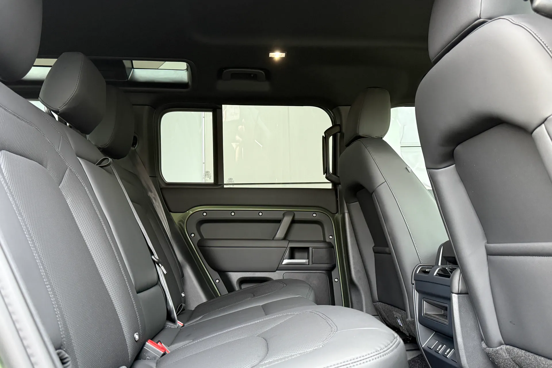 LAND ROVER Defender 110 thumbnail image number 34