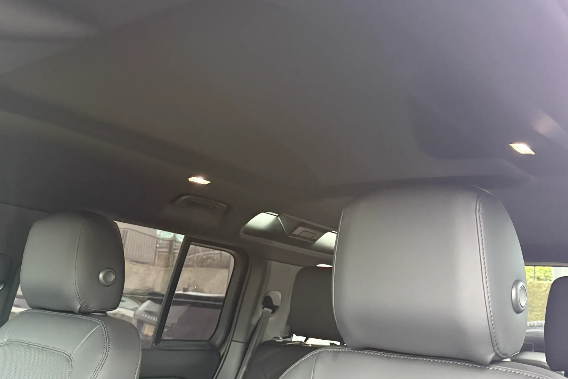 LAND ROVER Defender 110 thumbnail image number 48