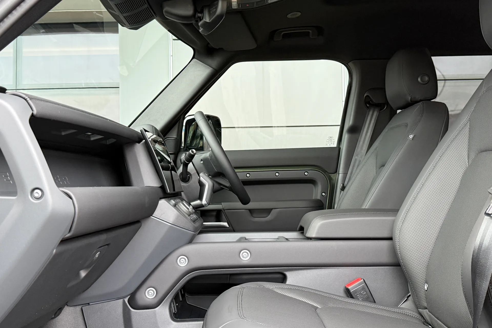 LAND ROVER Defender 110 thumbnail image number 47