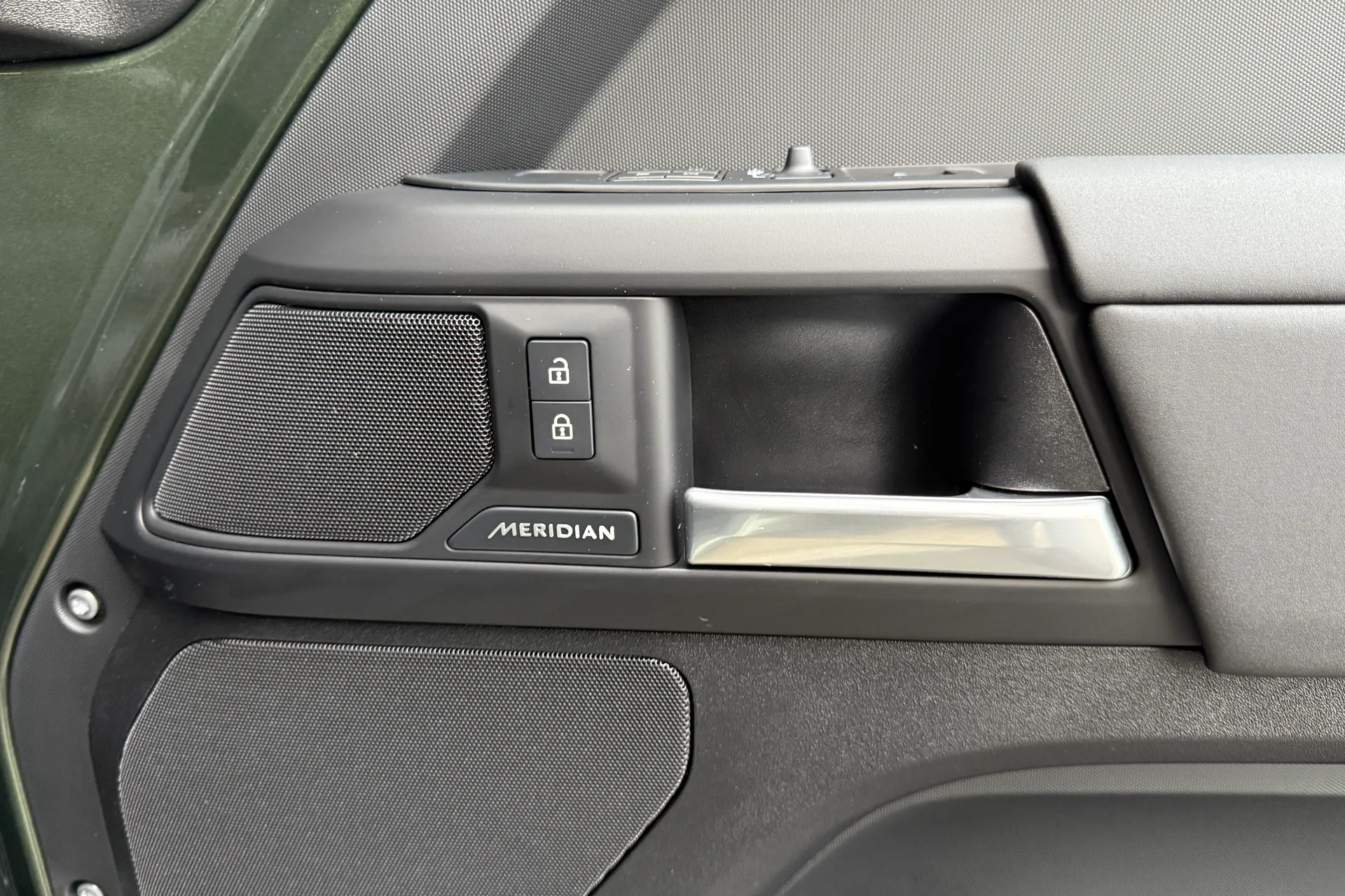 LAND ROVER Defender 110 thumbnail image number 20