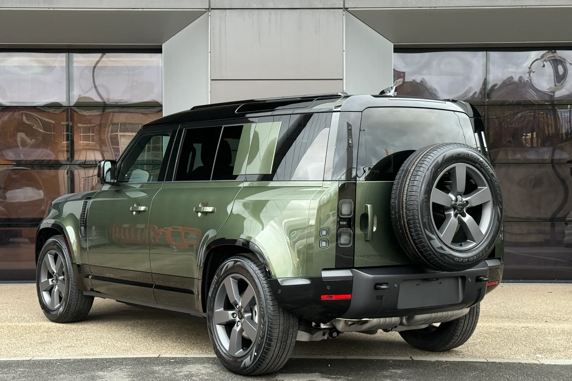 LAND ROVER Defender 110 thumbnail image number 13