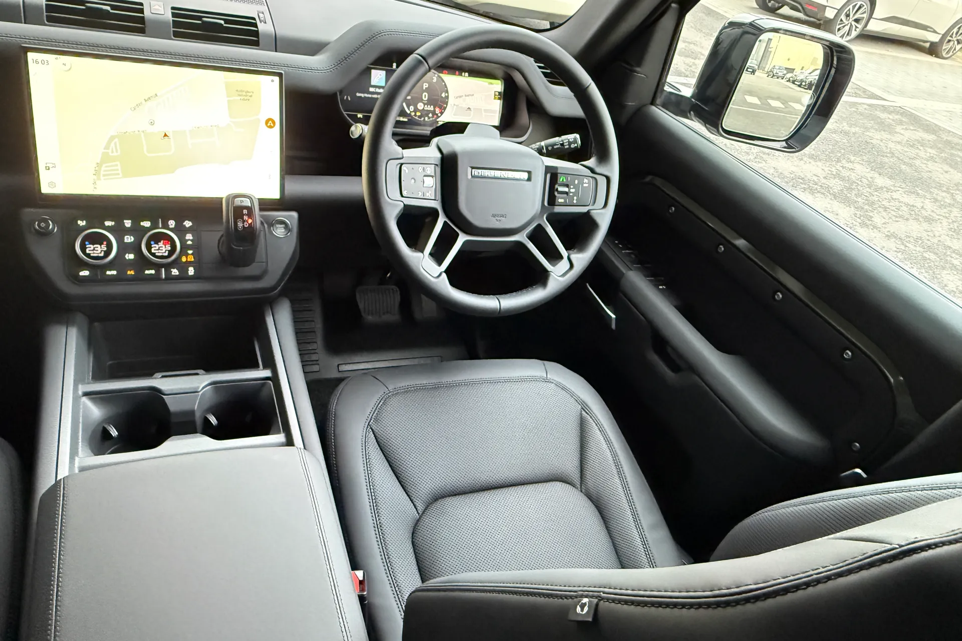 LAND ROVER Defender 110 thumbnail image number 45