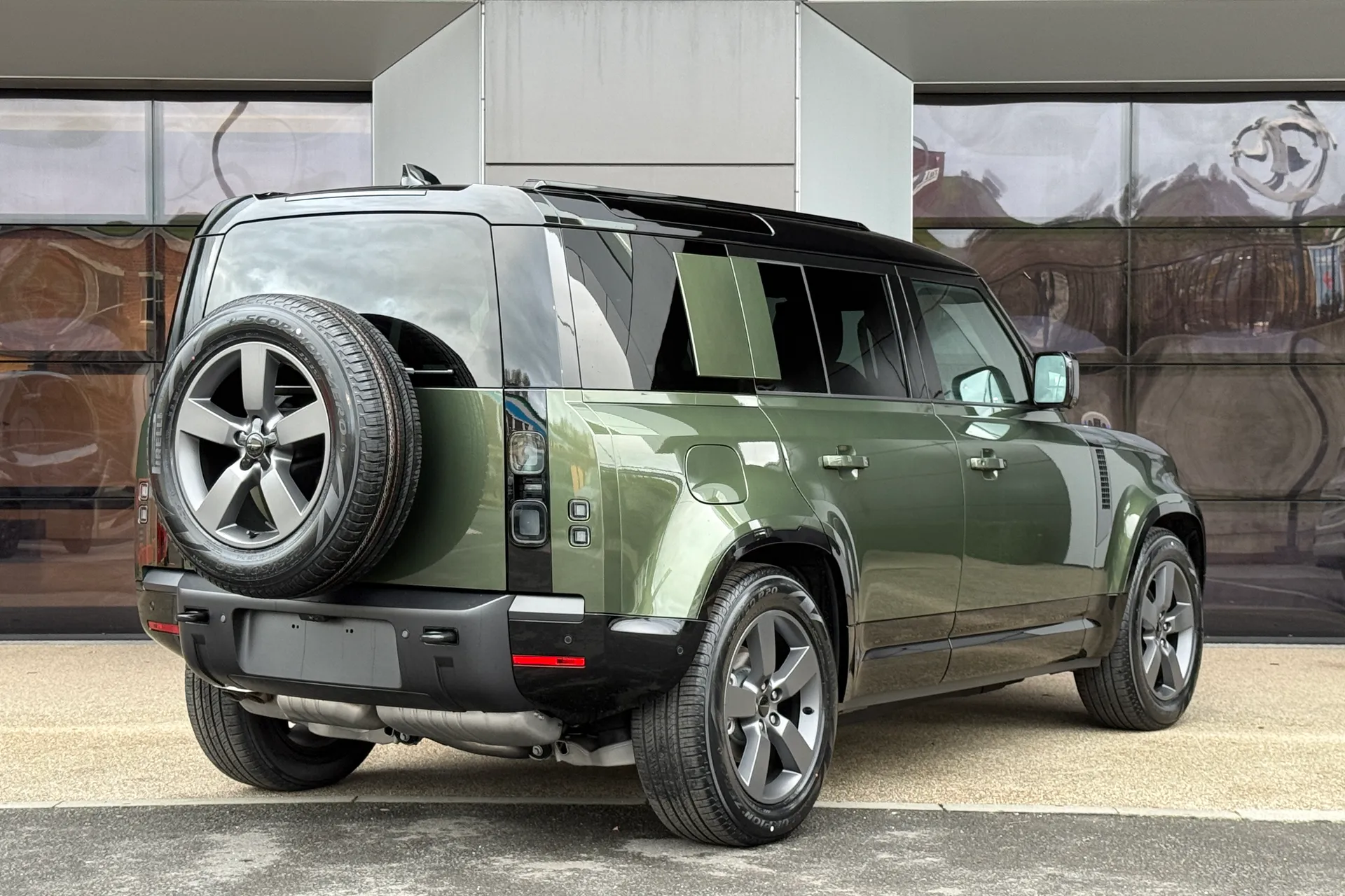 LAND ROVER Defender 110 thumbnail image number 10