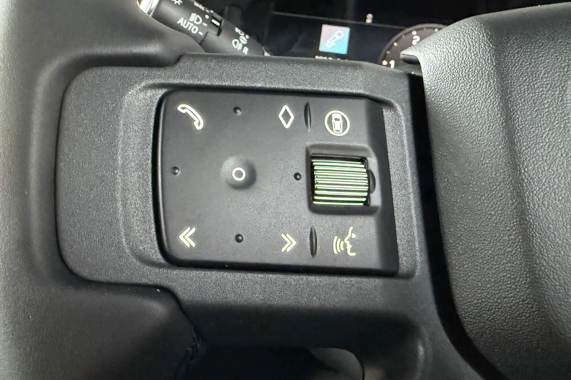 LAND ROVER Defender 110 thumbnail image number 28