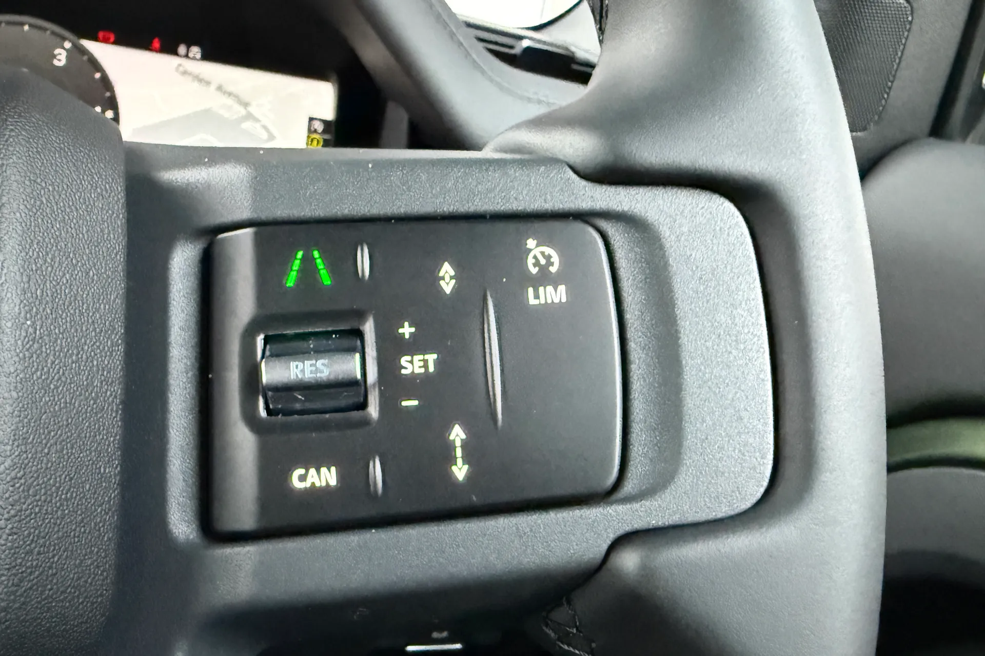 LAND ROVER Defender 110 thumbnail image number 30