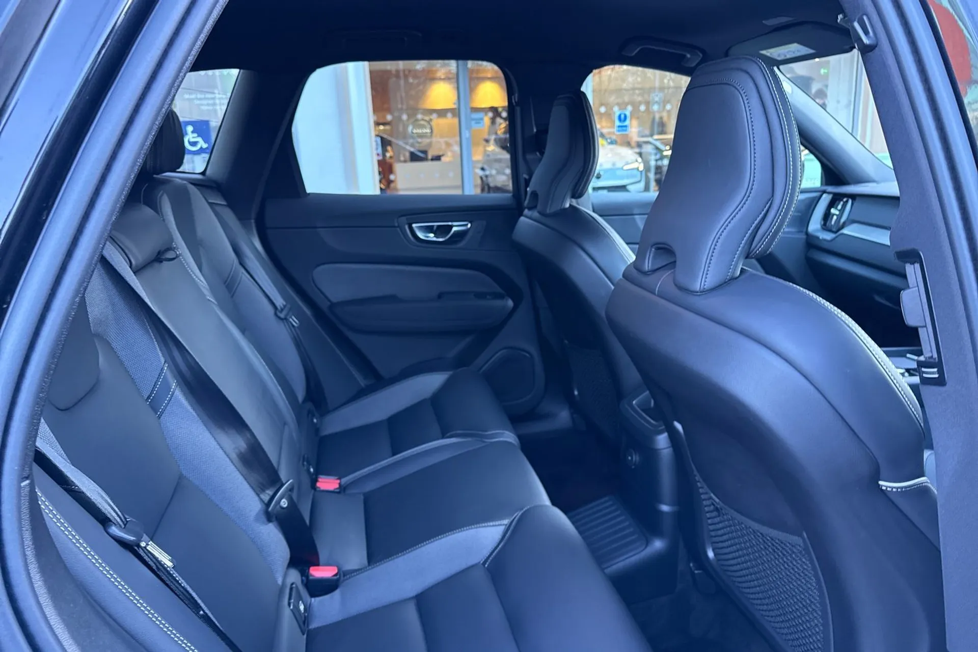 Volvo XC60 thumbnail image number 23