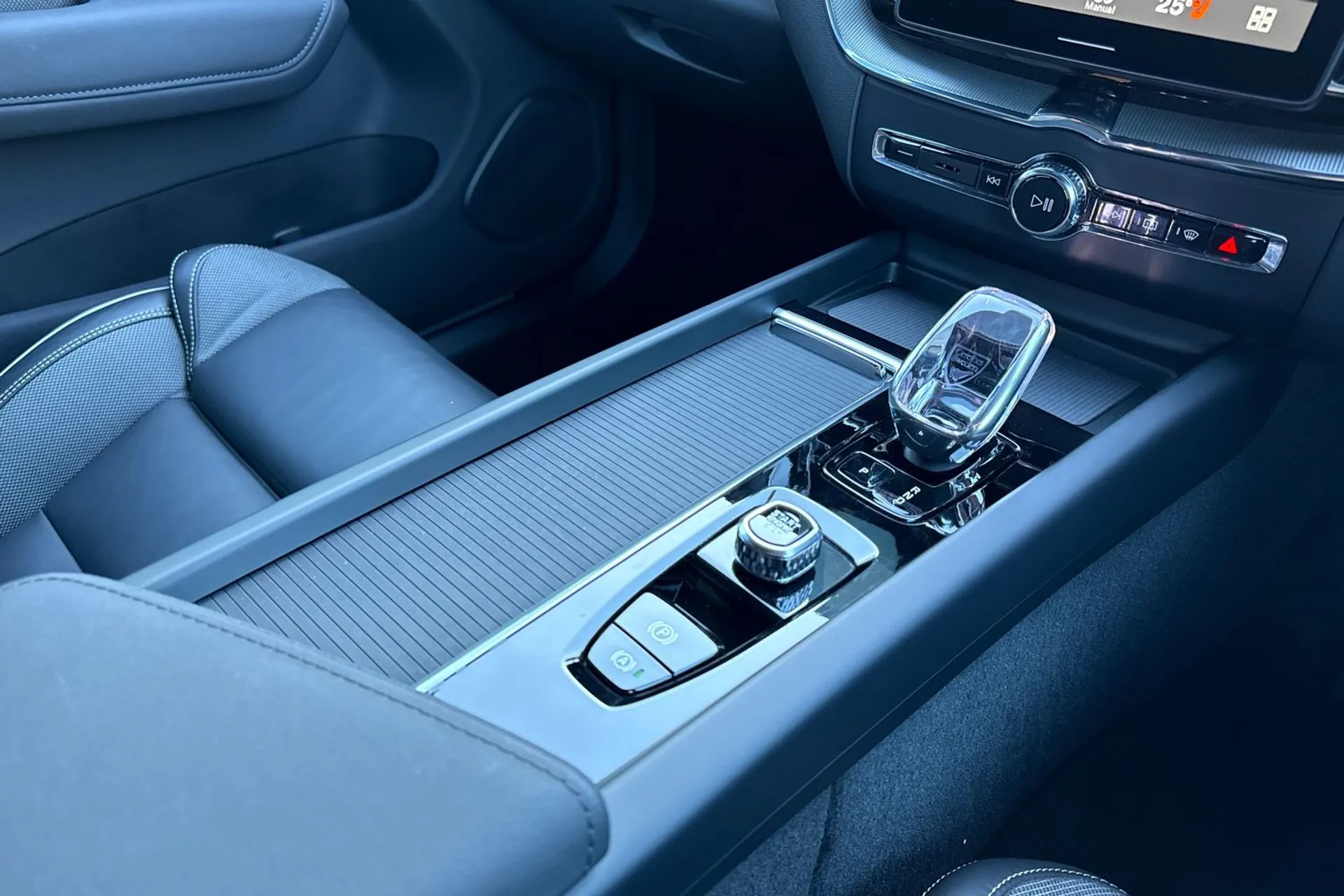 Volvo XC60 thumbnail image number 44