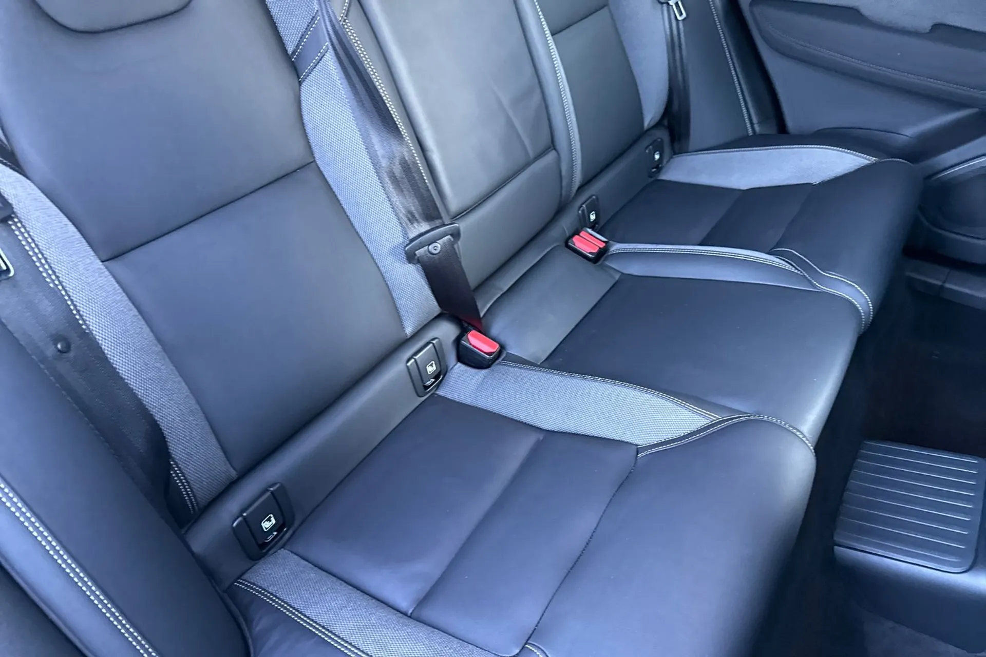 Volvo XC60 thumbnail image number 25