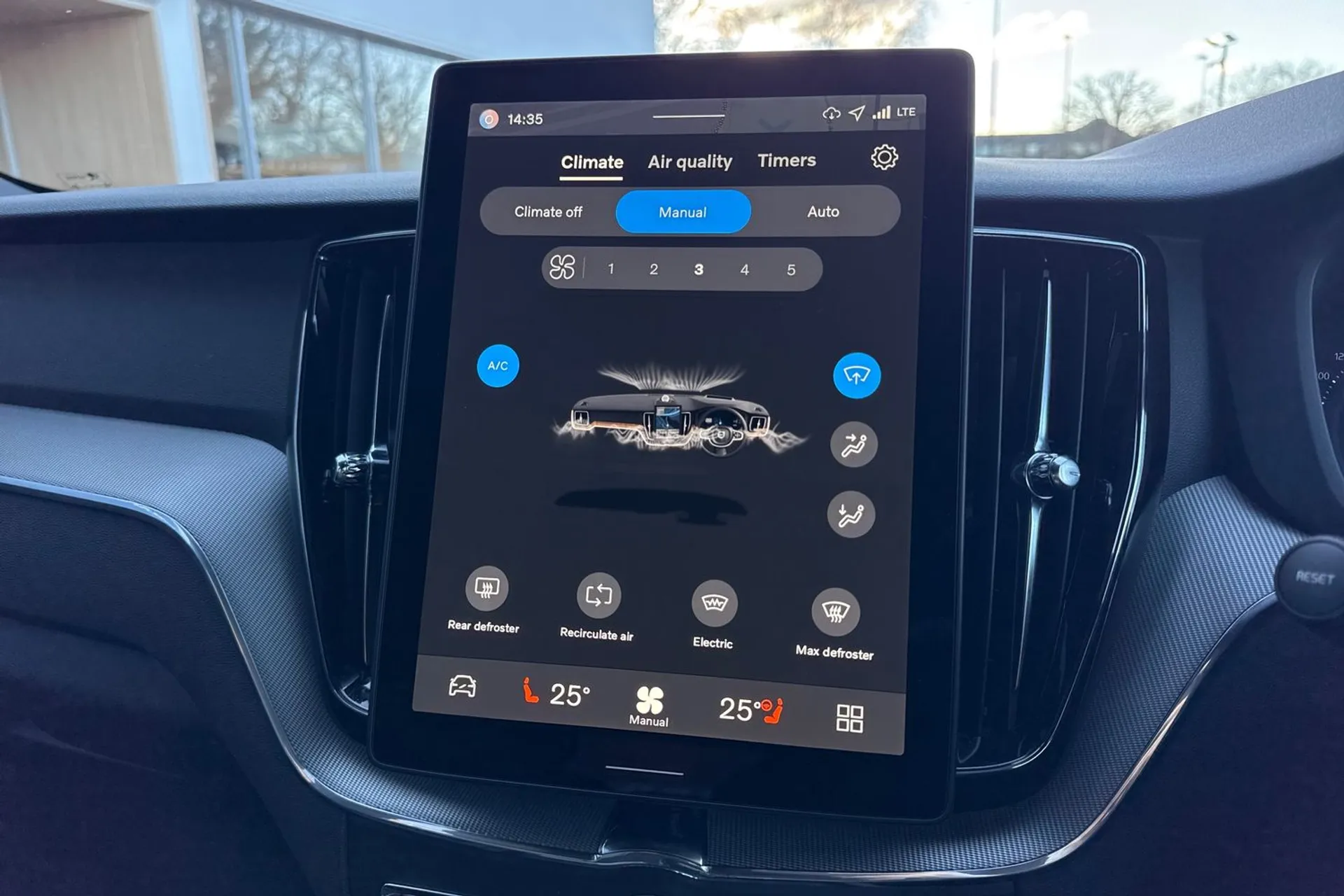 Volvo XC60 thumbnail image number 39