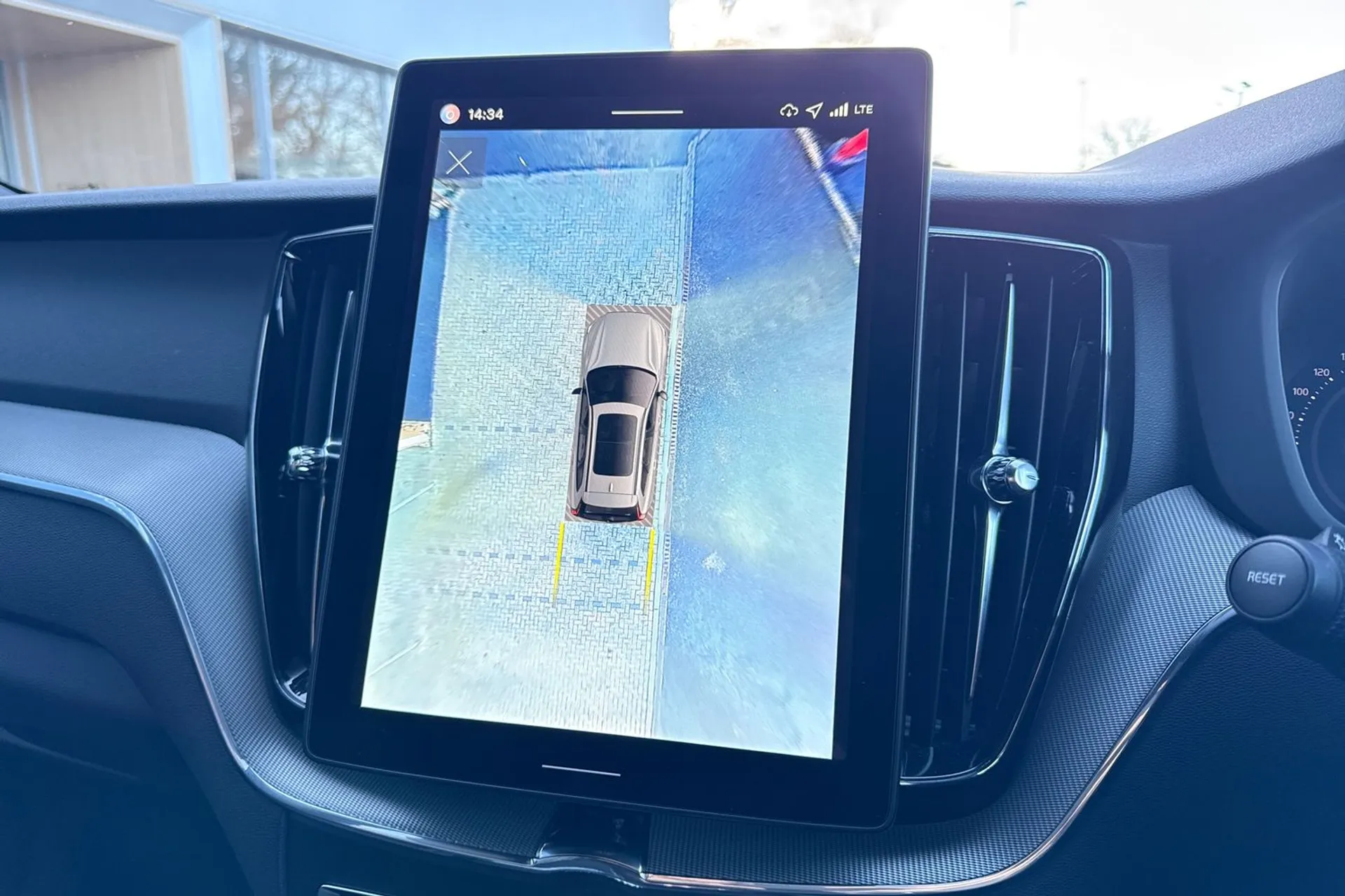 Volvo XC60 thumbnail image number 38