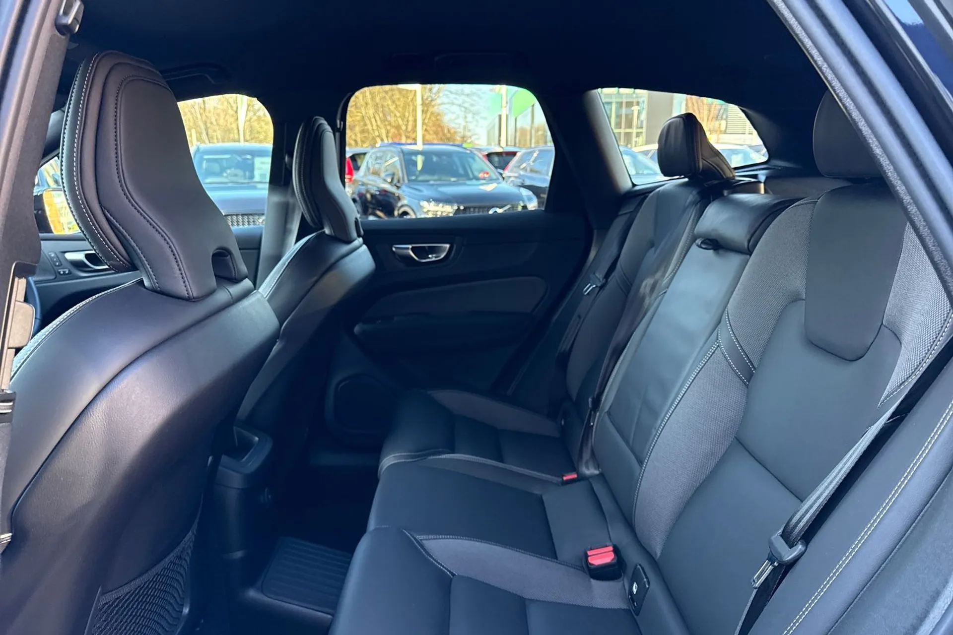 Volvo XC60 thumbnail image number 30