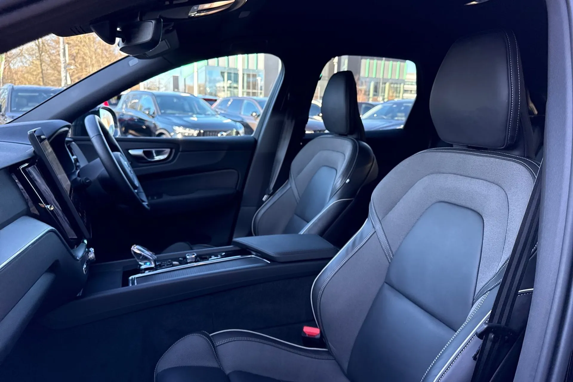 Volvo XC60 thumbnail image number 28