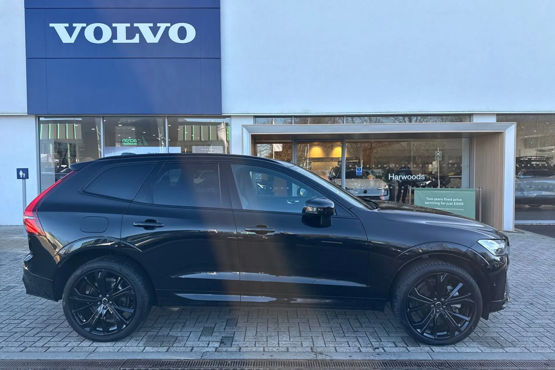 Volvo XC60 thumbnail image number 2