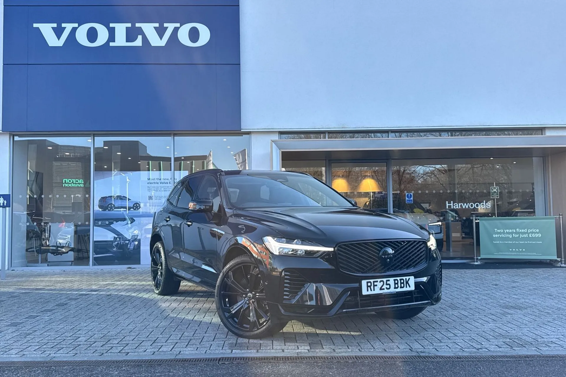 Volvo XC60 focused image