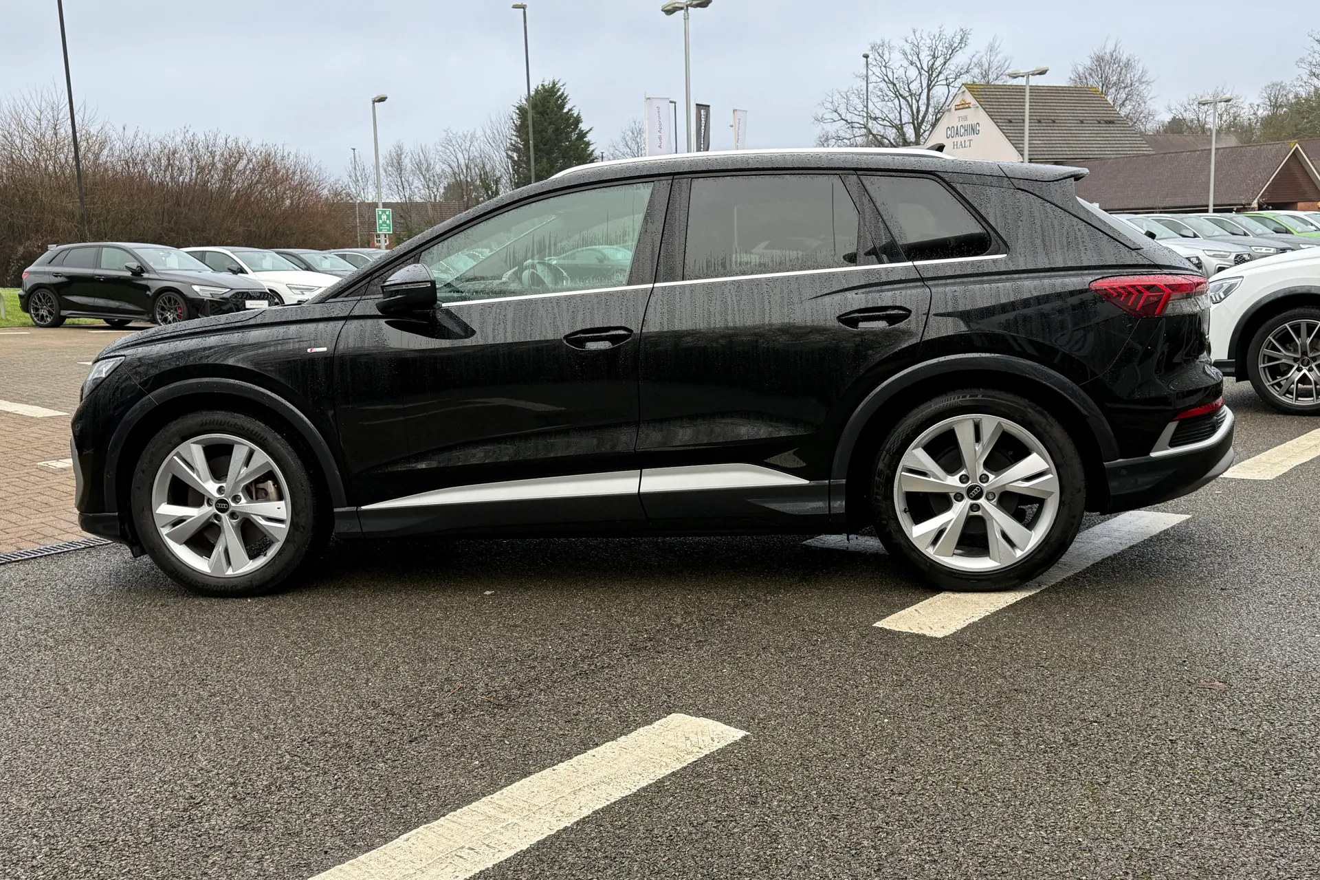 Audi Q4 thumbnail image number 17