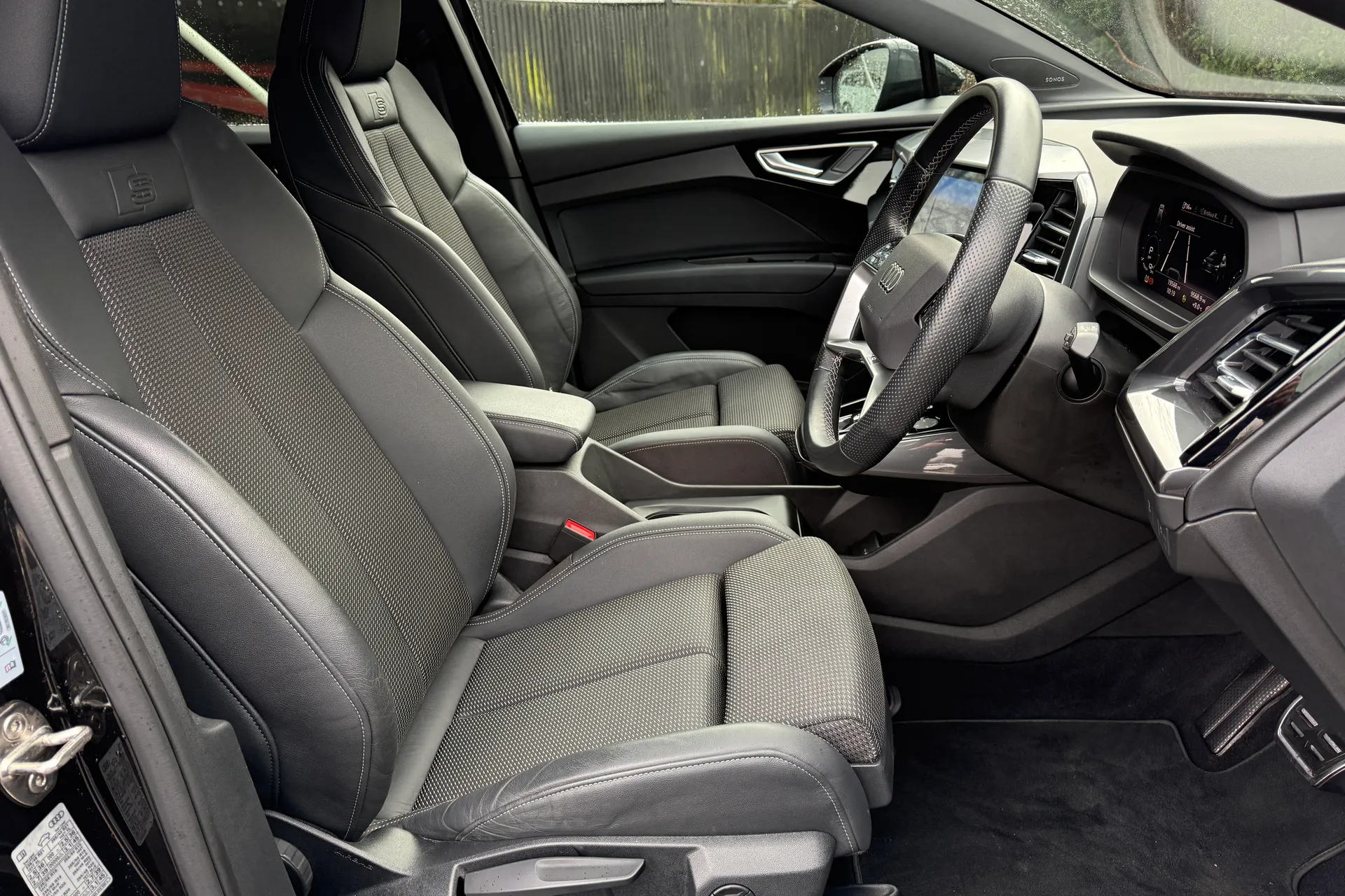 Audi Q4 thumbnail image number 13