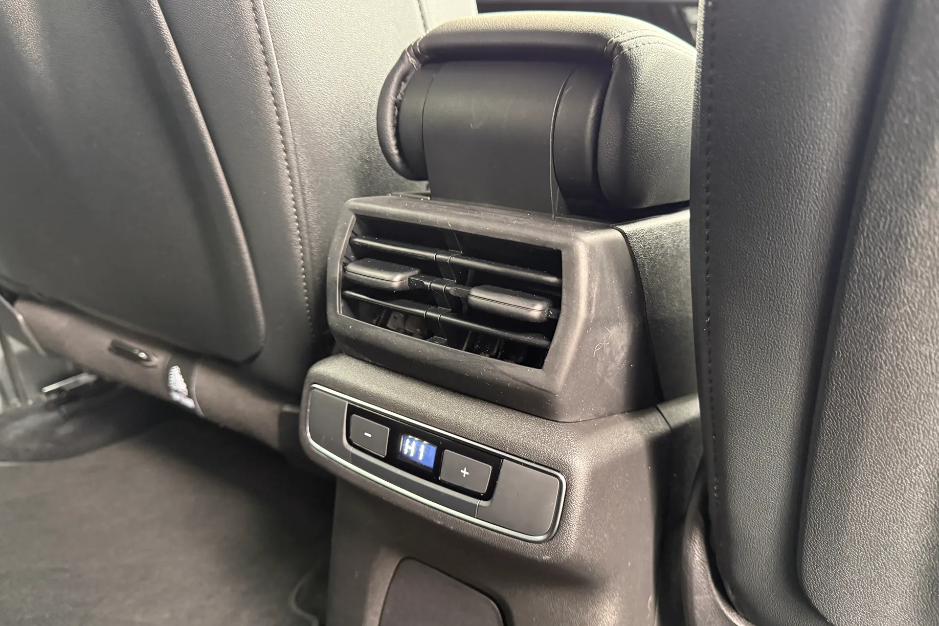 Audi Q4 thumbnail image number 29