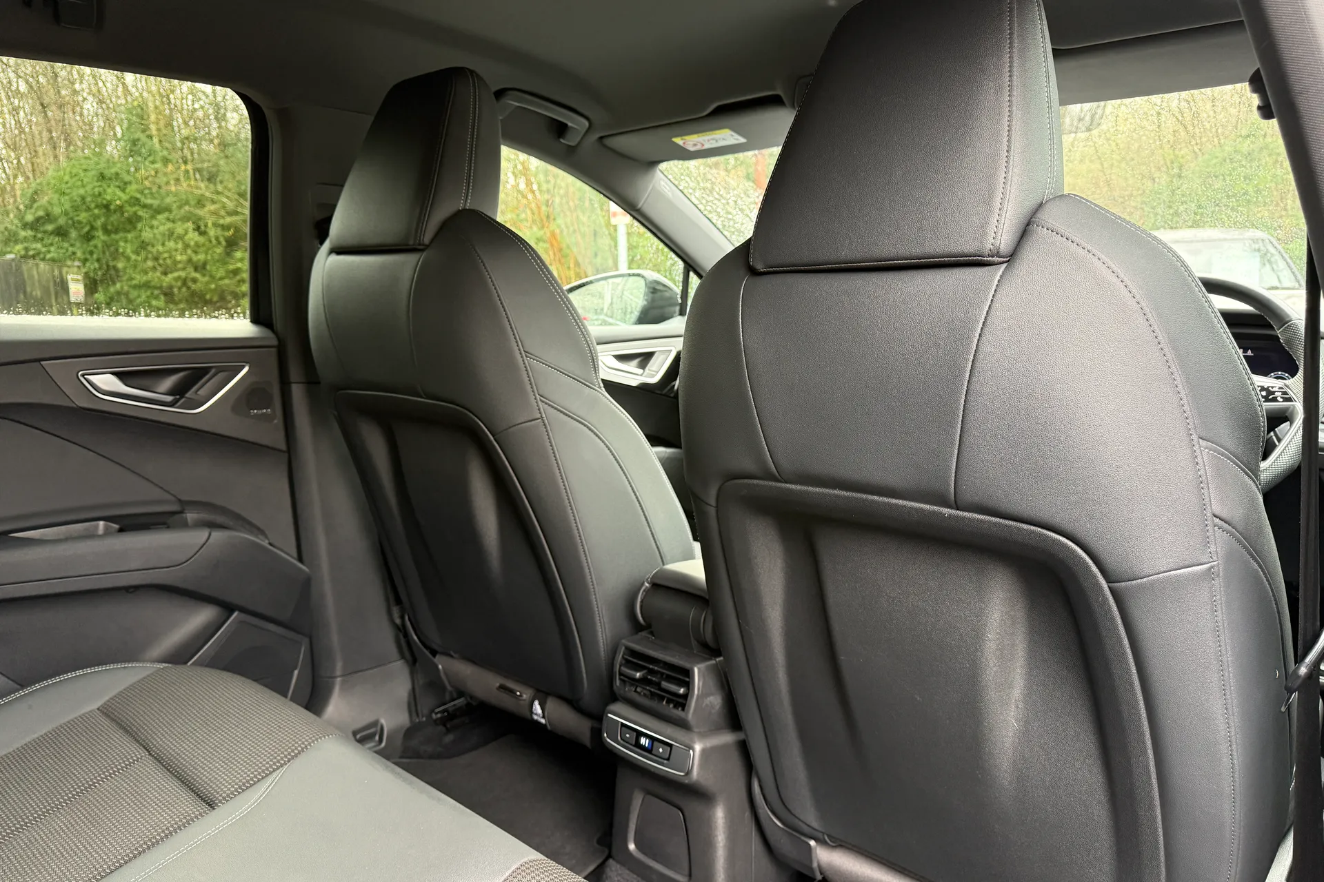 Audi Q4 thumbnail image number 12