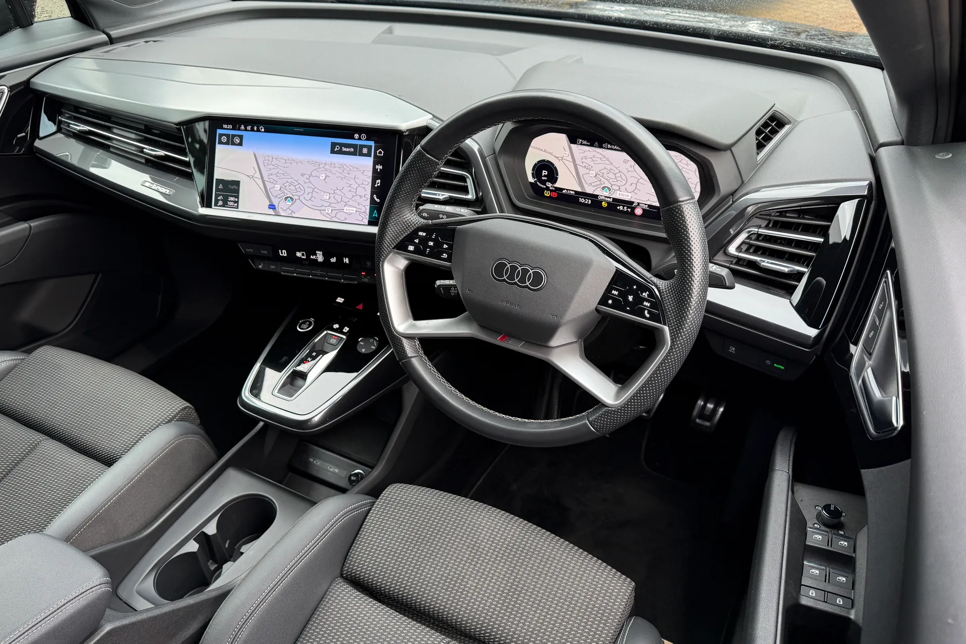 Audi Q4 thumbnail image number 16